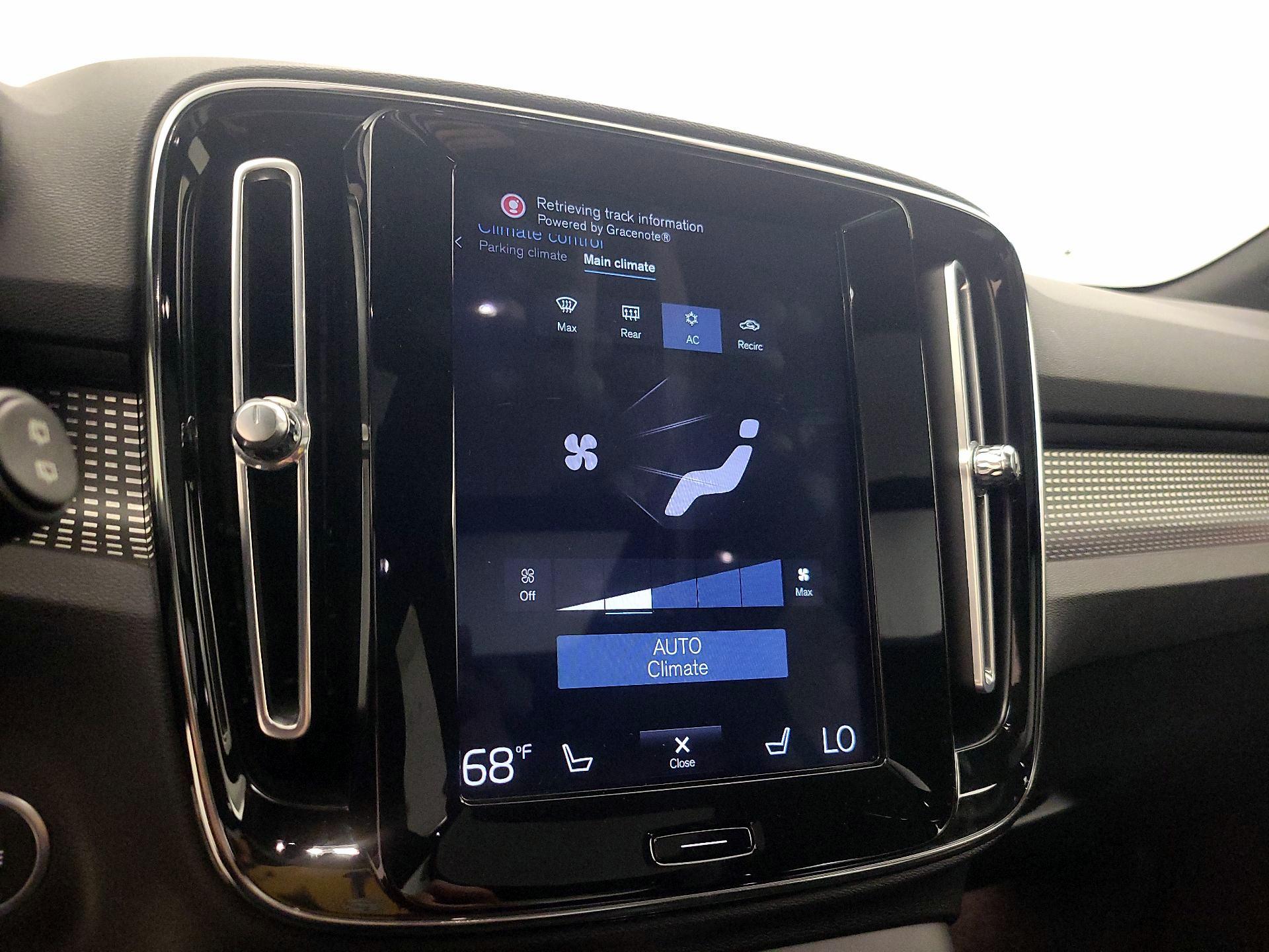 Thumbnail: 2021 Volvo XC40 - 16