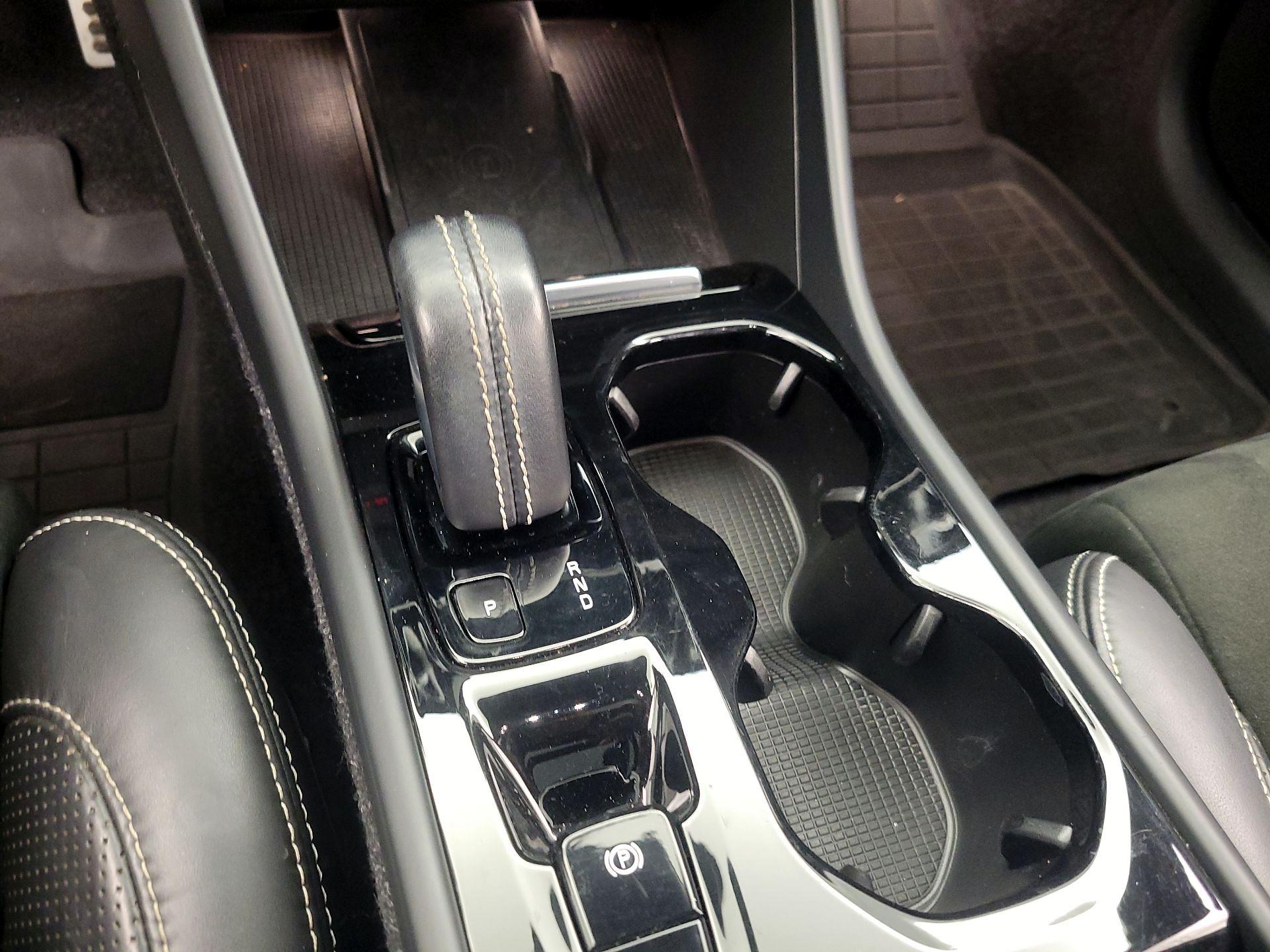 Thumbnail: 2021 Volvo XC40 - 17