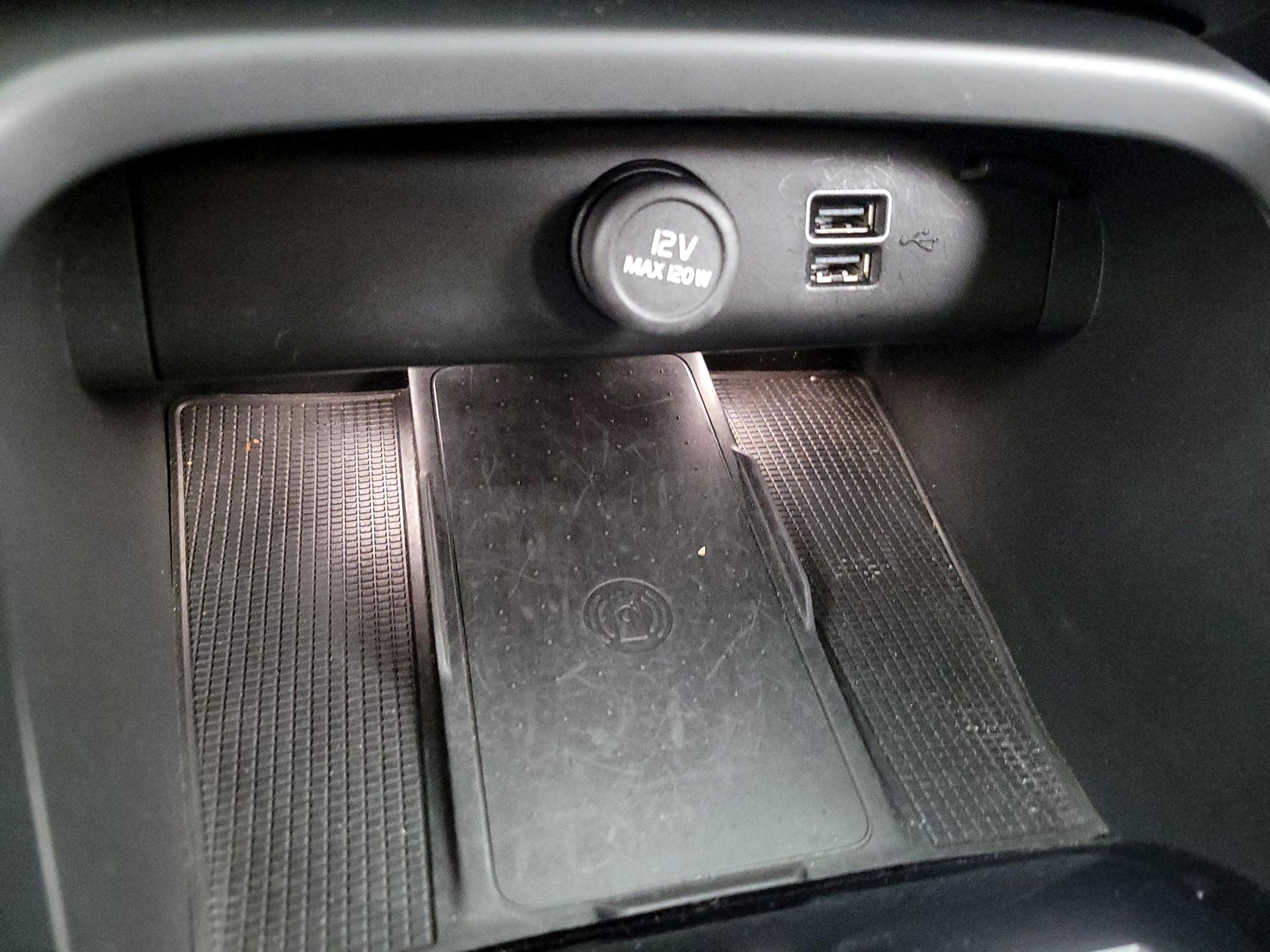 Thumbnail: 2021 Volvo XC40 - 18