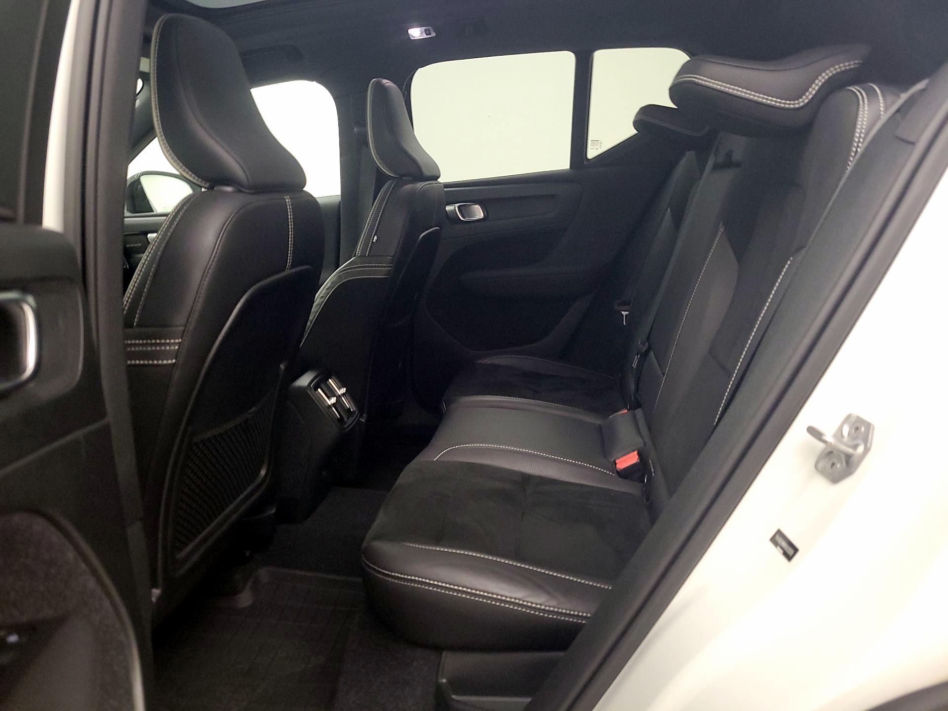 Thumbnail: 2021 Volvo XC40 - 19