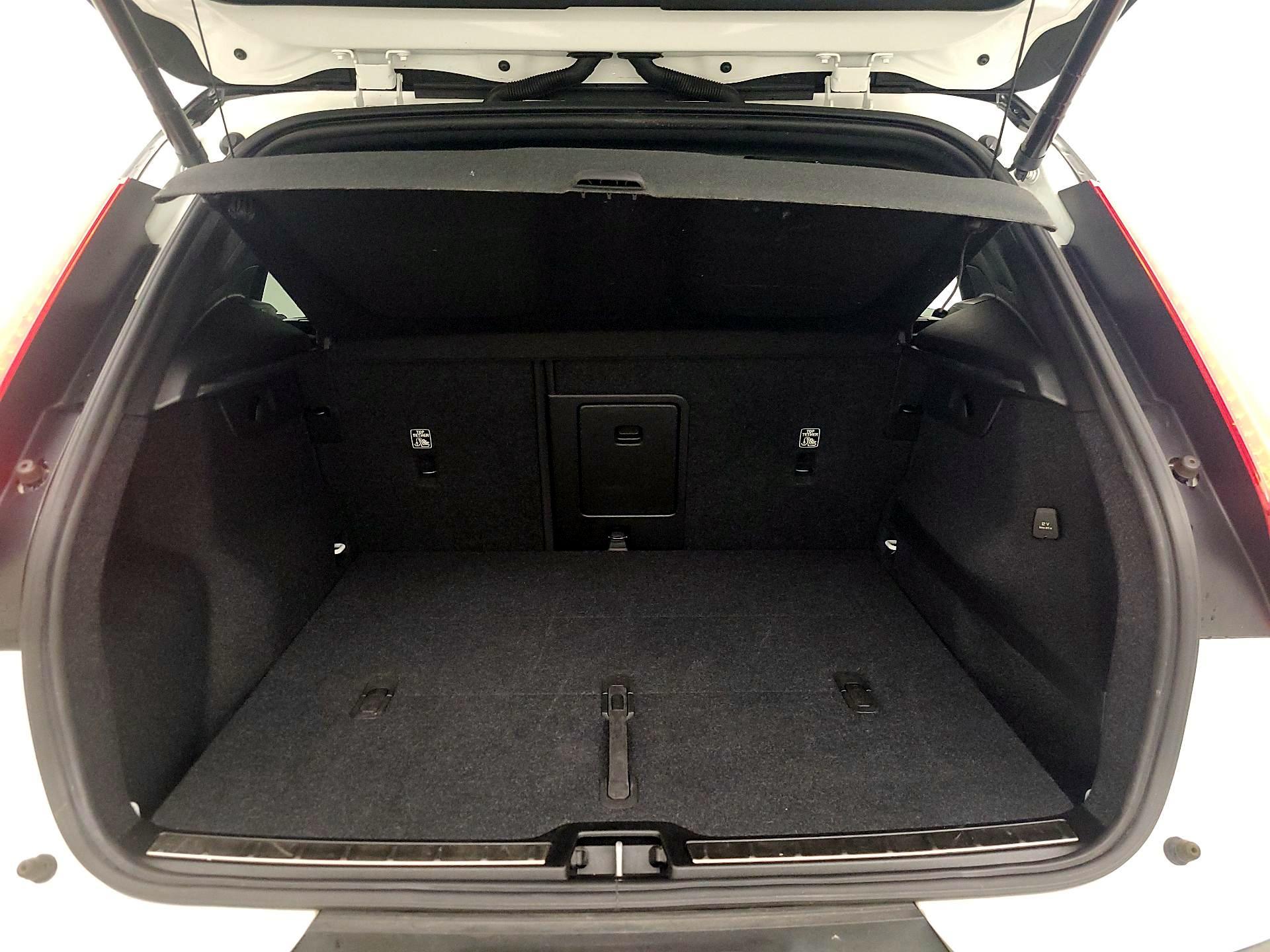 Thumbnail: 2021 Volvo XC40 - 20