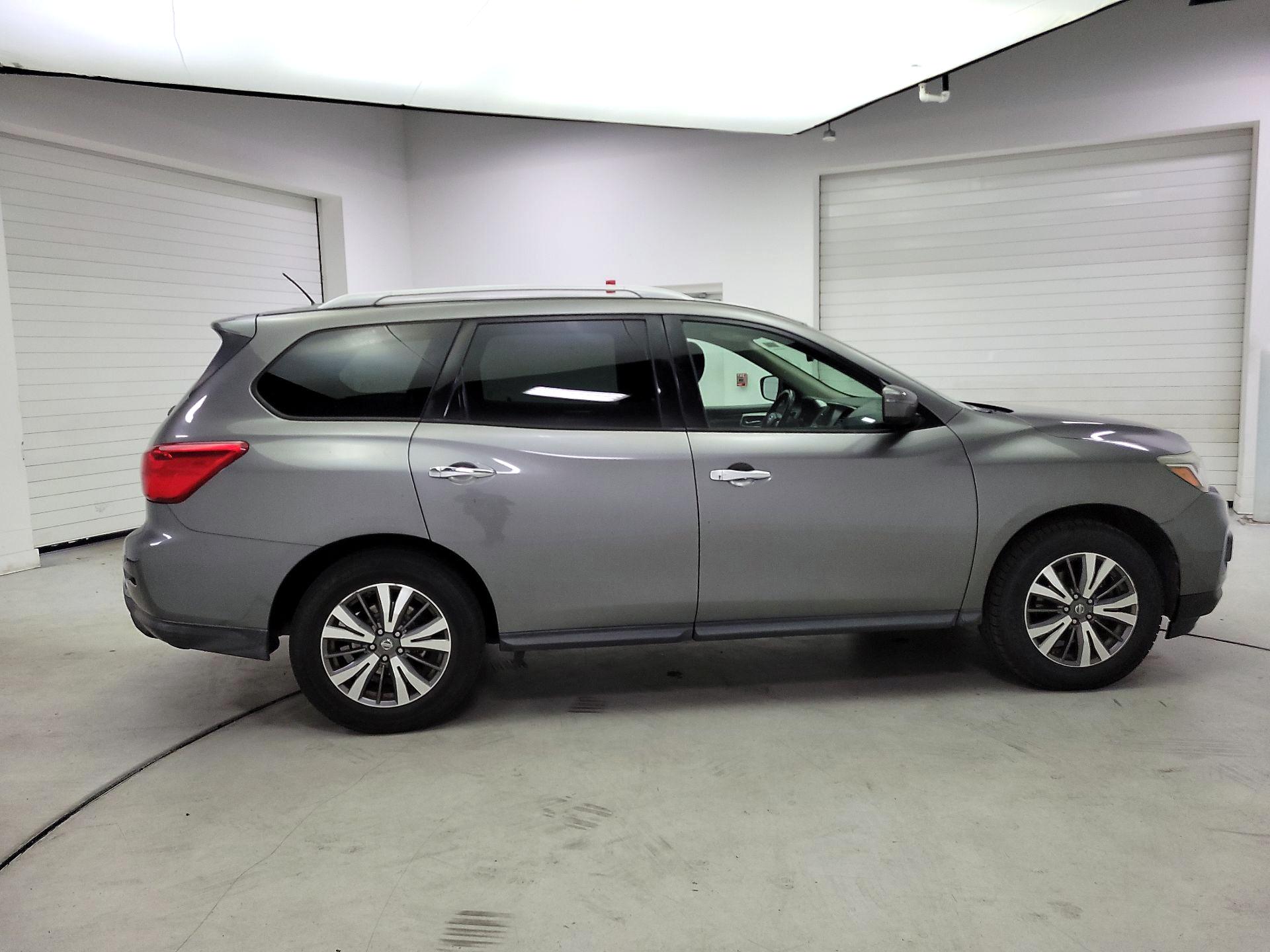 Thumbnail: 2018 Nissan Pathfinder - 4