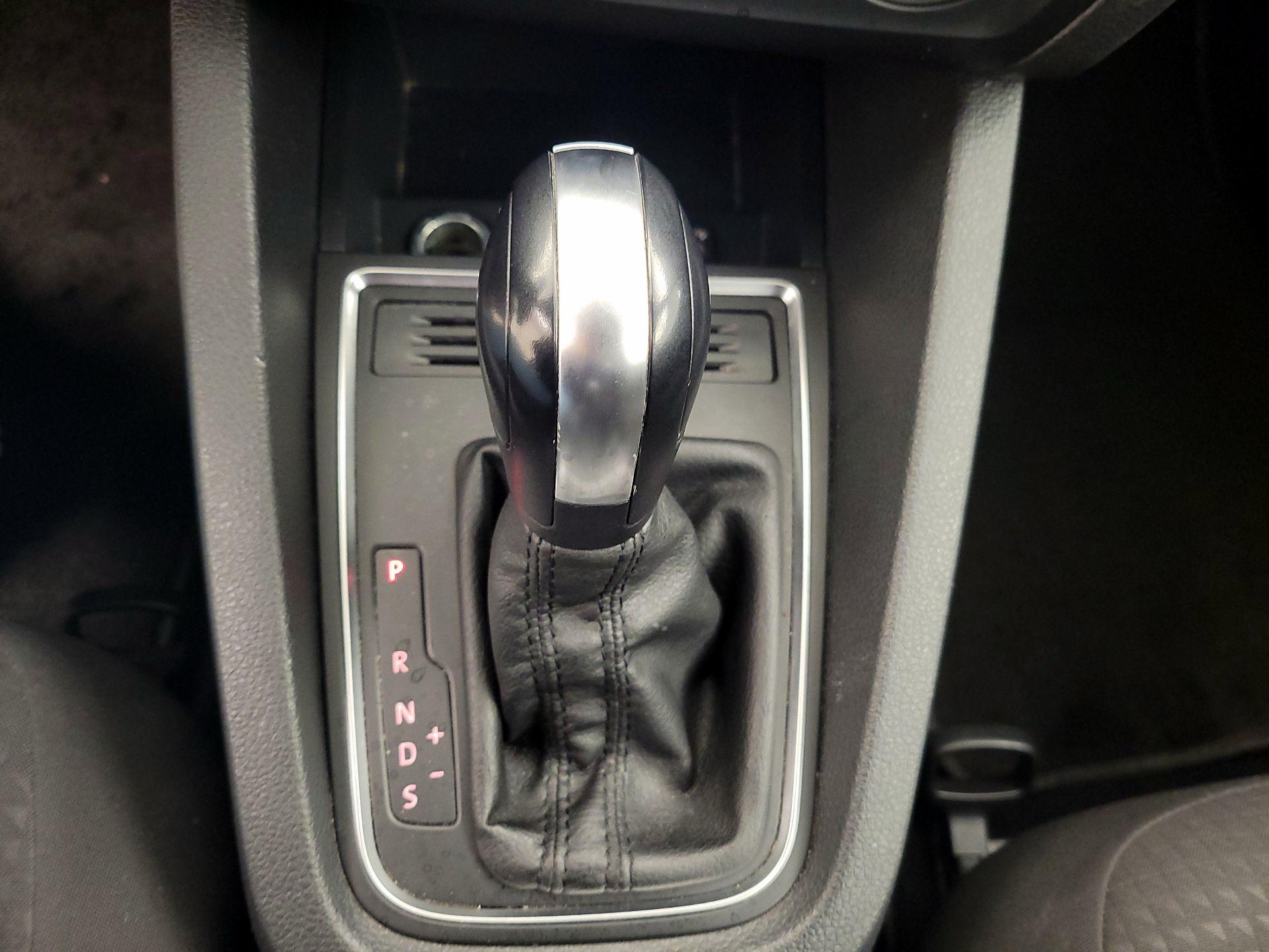 Thumbnail: 2015 Volkswagen Jetta - 16