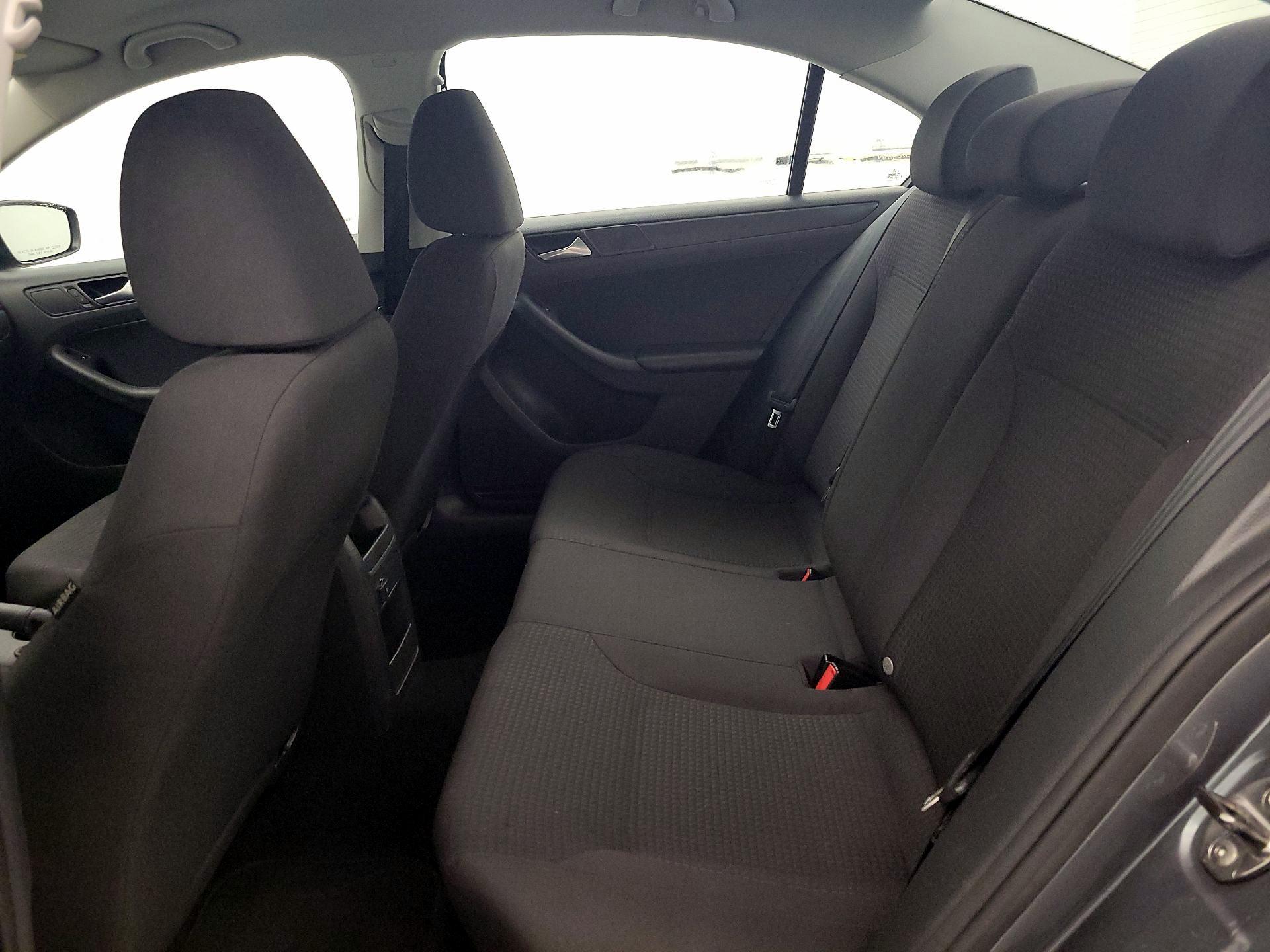 Thumbnail: 2015 Volkswagen Jetta - 18