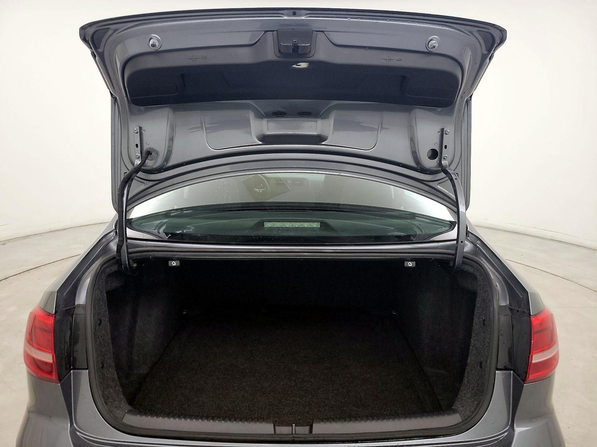 Thumbnail: 2015 Volkswagen Jetta - 19