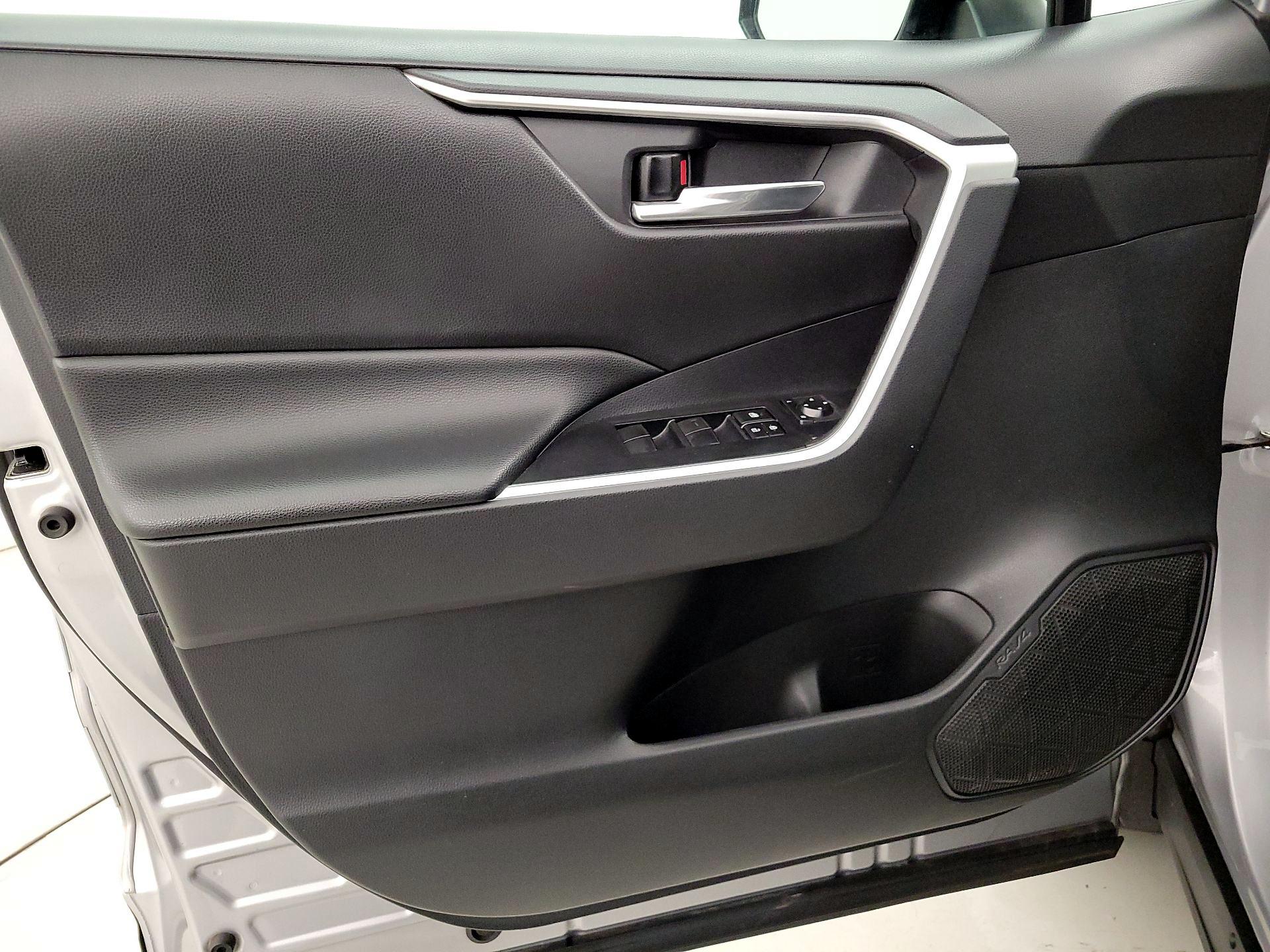 Thumbnail: 2019 Toyota RAV4 - 12