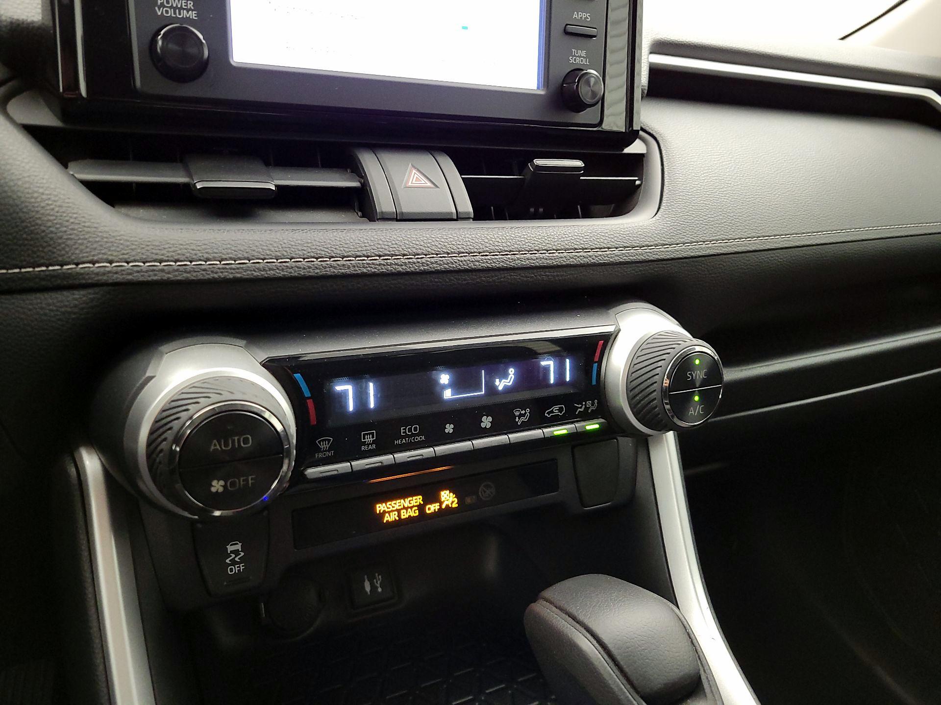 Thumbnail: 2019 Toyota RAV4 - 17