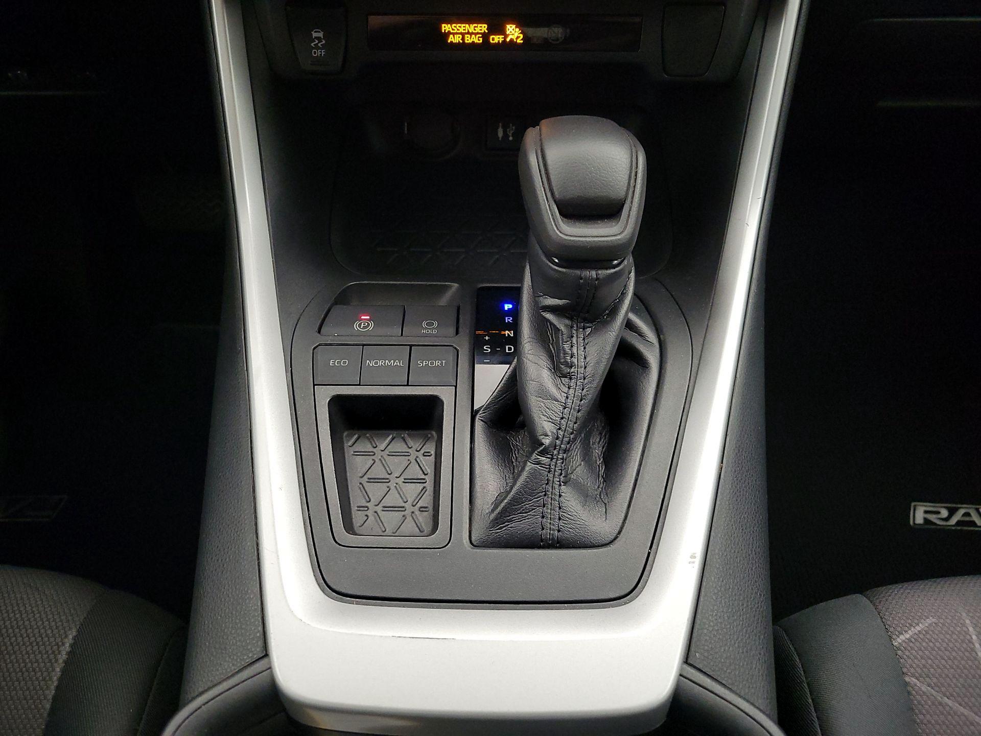 Thumbnail: 2019 Toyota RAV4 - 18