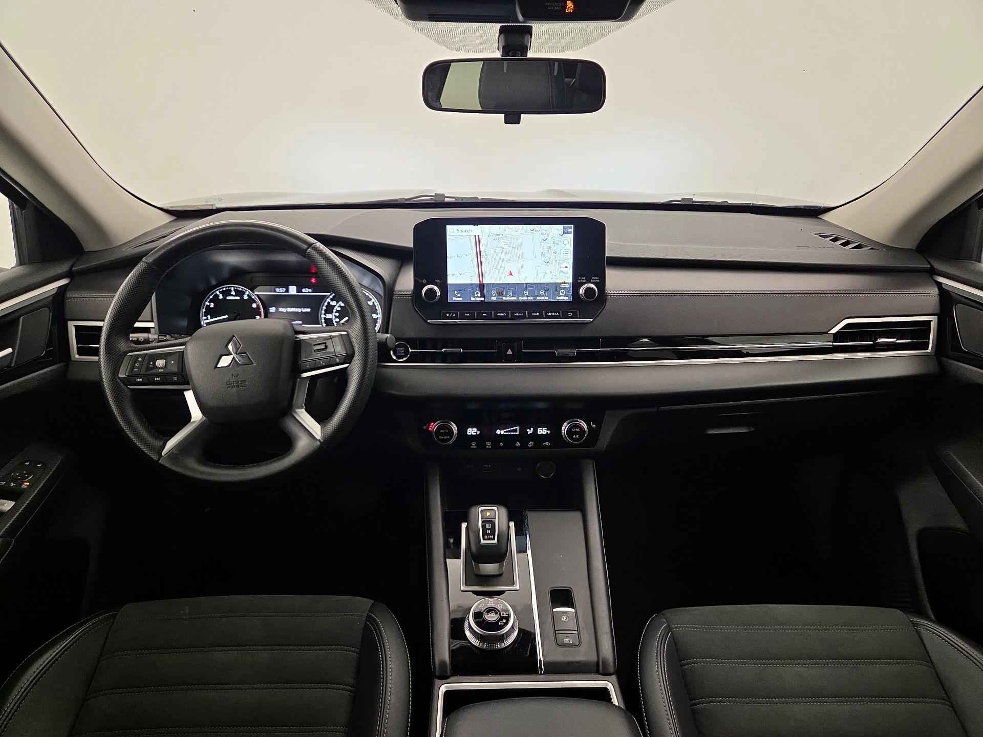 Thumbnail: 2024 Mitsubishi Outlander - 9