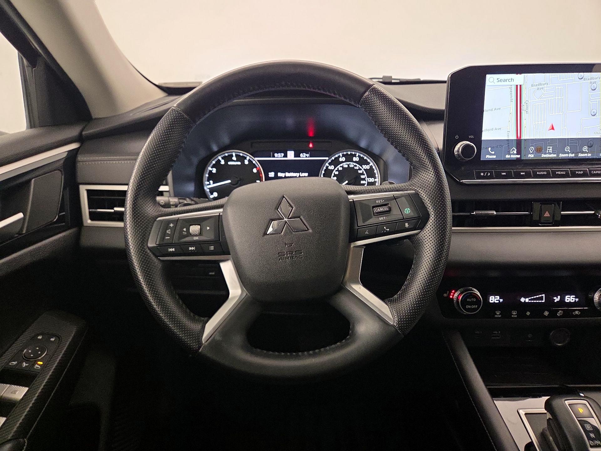 Thumbnail: 2024 Mitsubishi Outlander - 10