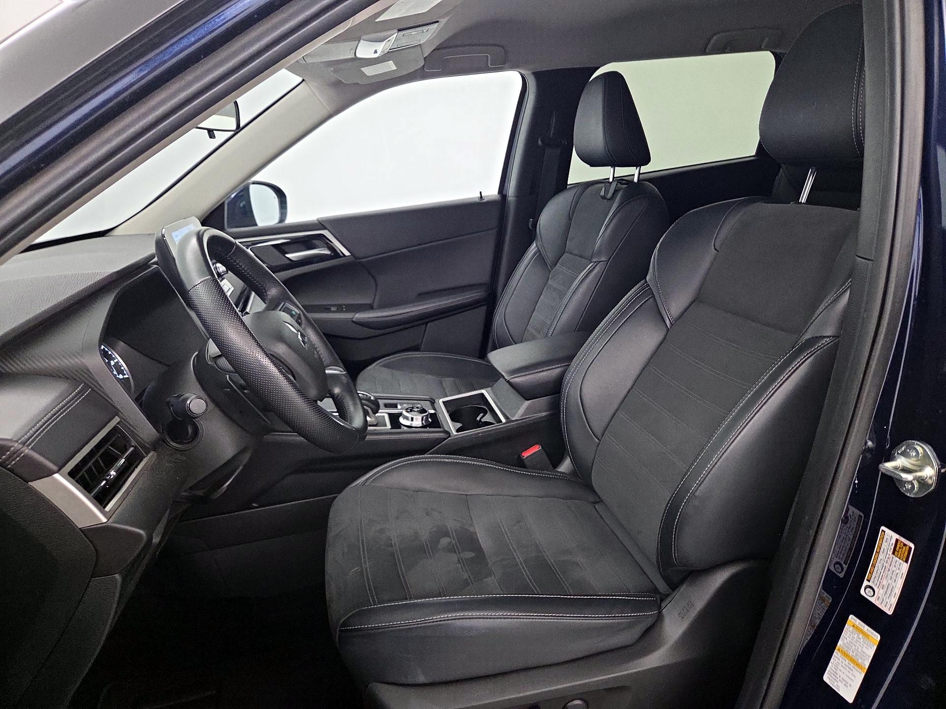 Thumbnail: 2024 Mitsubishi Outlander - 11