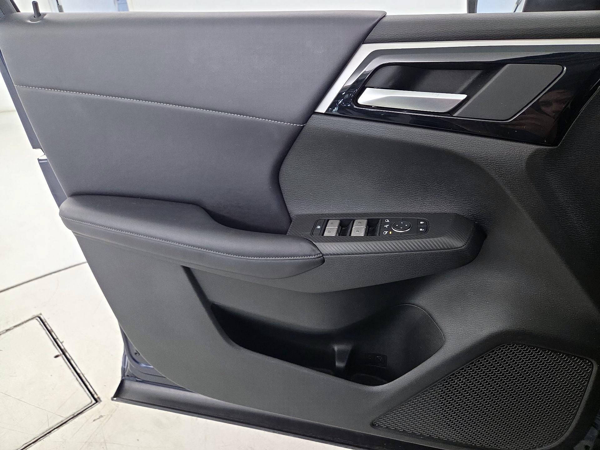 Thumbnail: 2024 Mitsubishi Outlander - 12