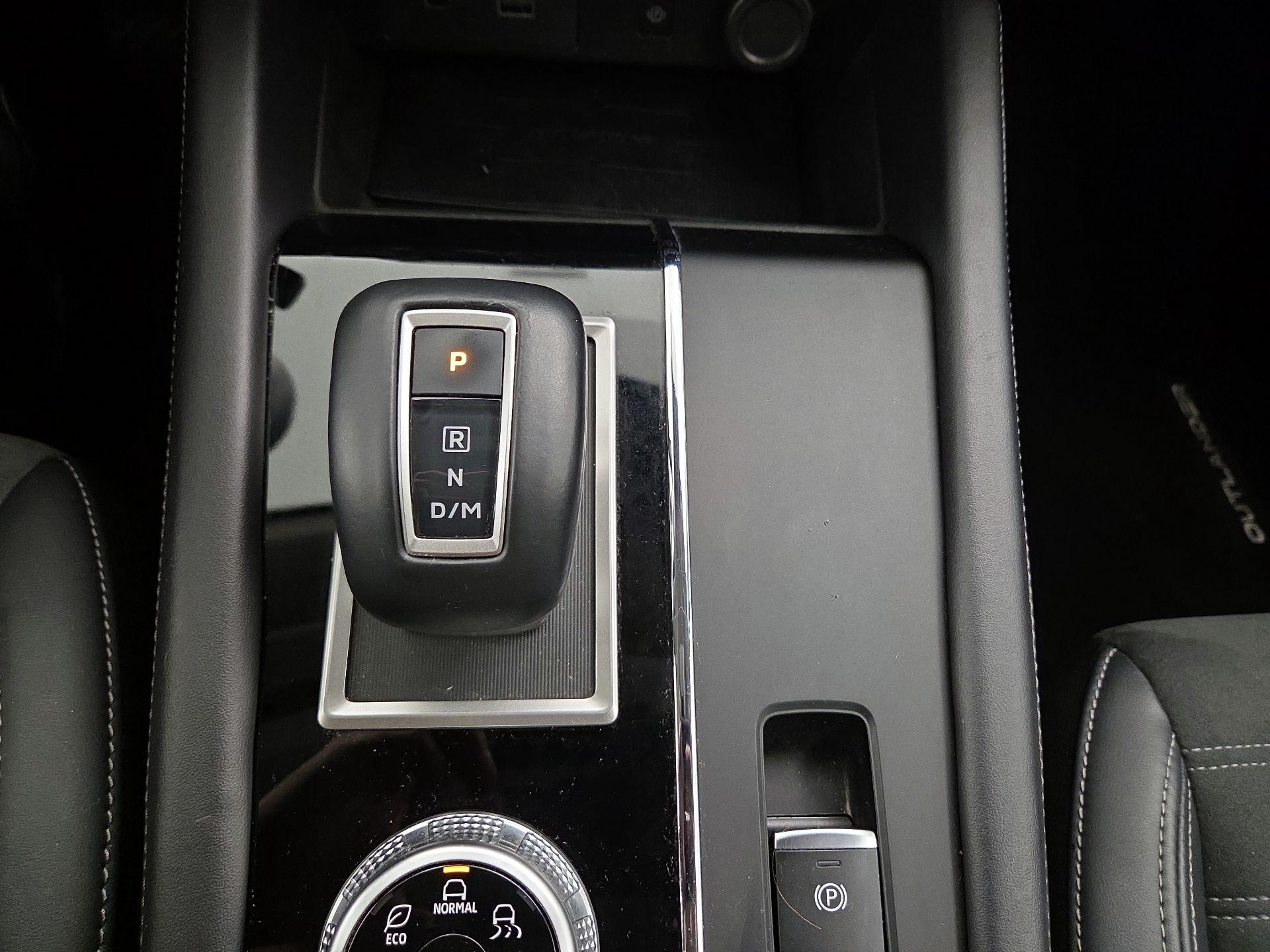 Thumbnail: 2024 Mitsubishi Outlander - 18