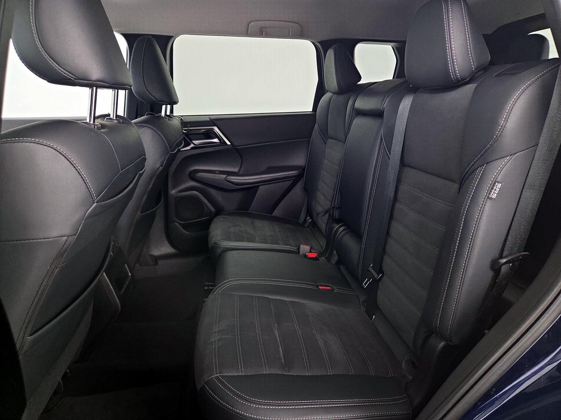 Thumbnail: 2024 Mitsubishi Outlander - 20