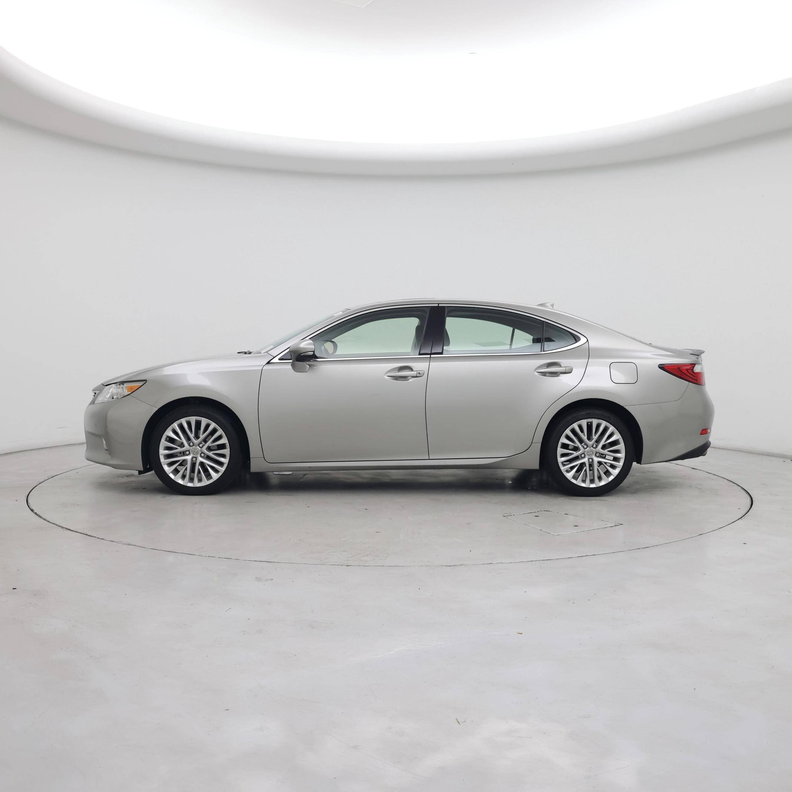 Thumbnail: 2015 Lexus ES - 3