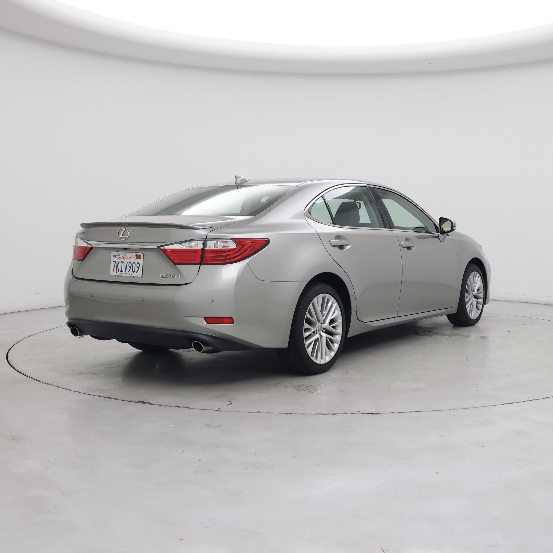 Thumbnail: 2015 Lexus ES - 8