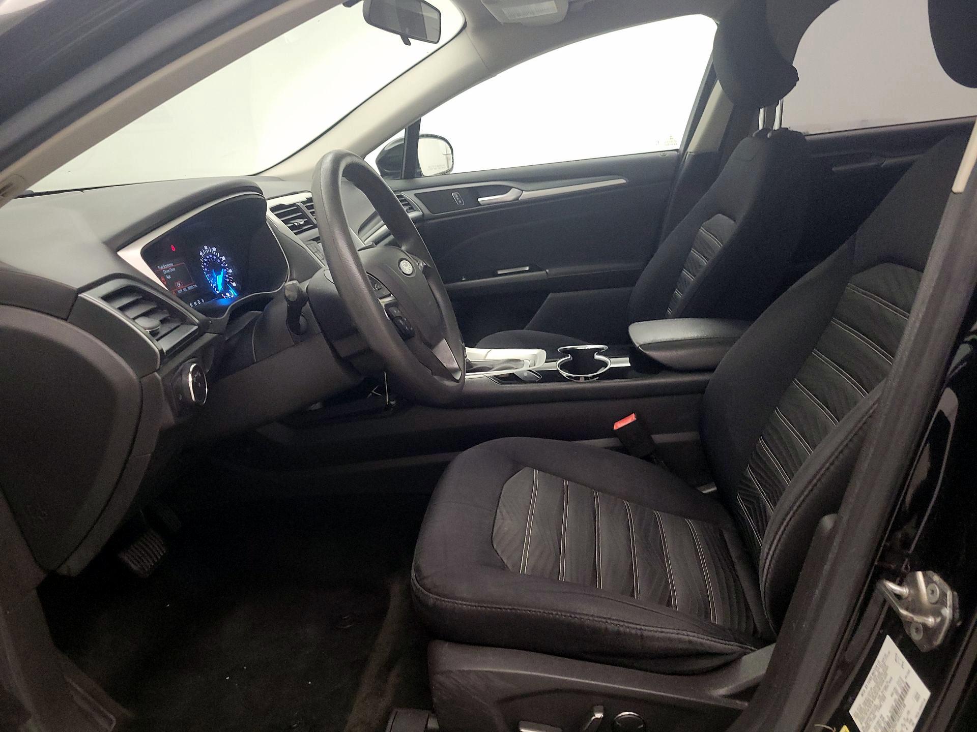 Thumbnail: 2016 Ford Fusion - 11