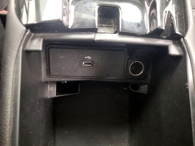 USB/AUX Ports