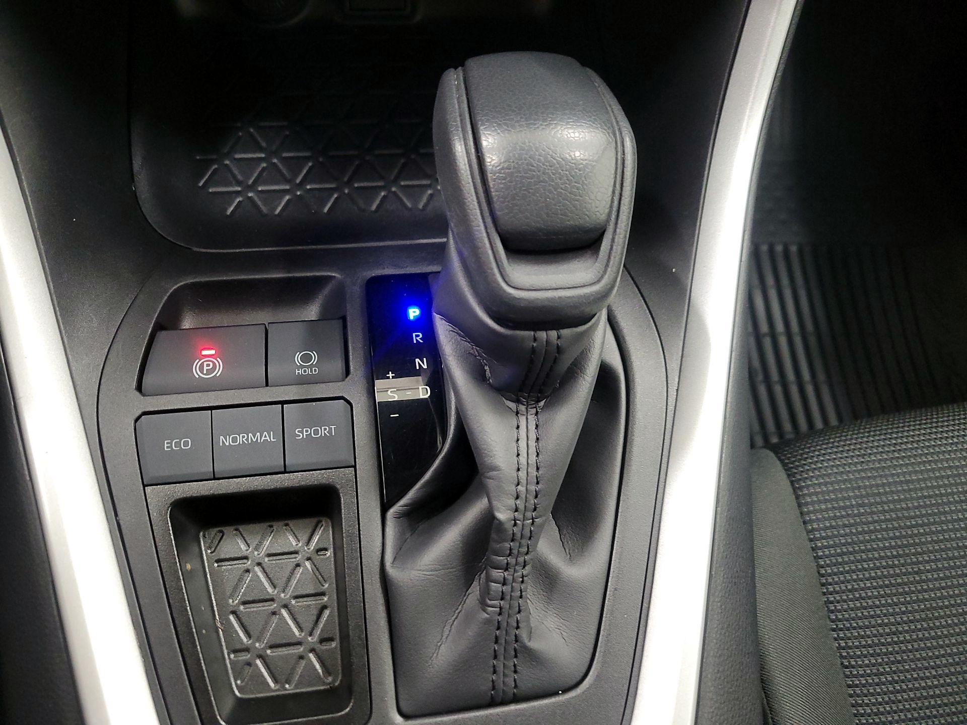 Thumbnail: 2024 Toyota RAV4 - 17