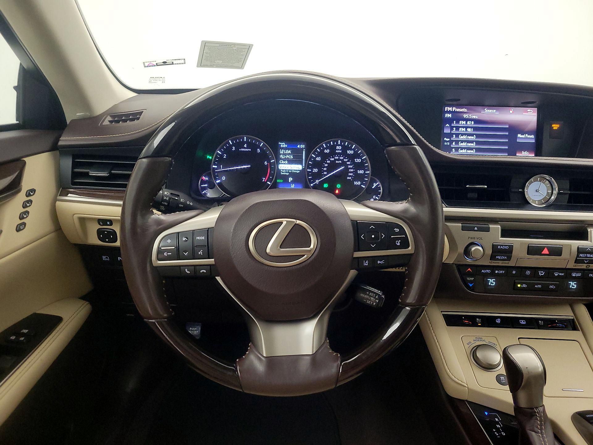 Thumbnail: 2018 Lexus ES - 10