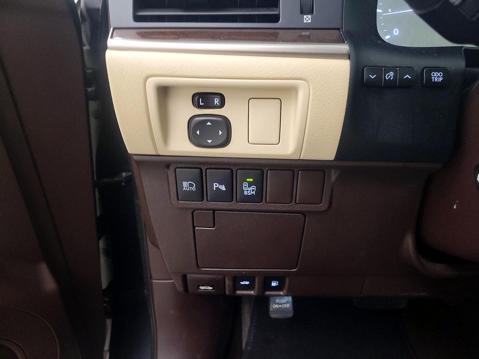 Thumbnail: 2018 Lexus ES - 13