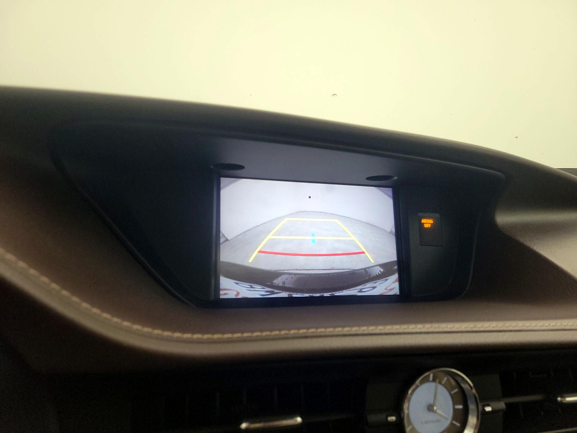 Thumbnail: 2018 Lexus ES - 14