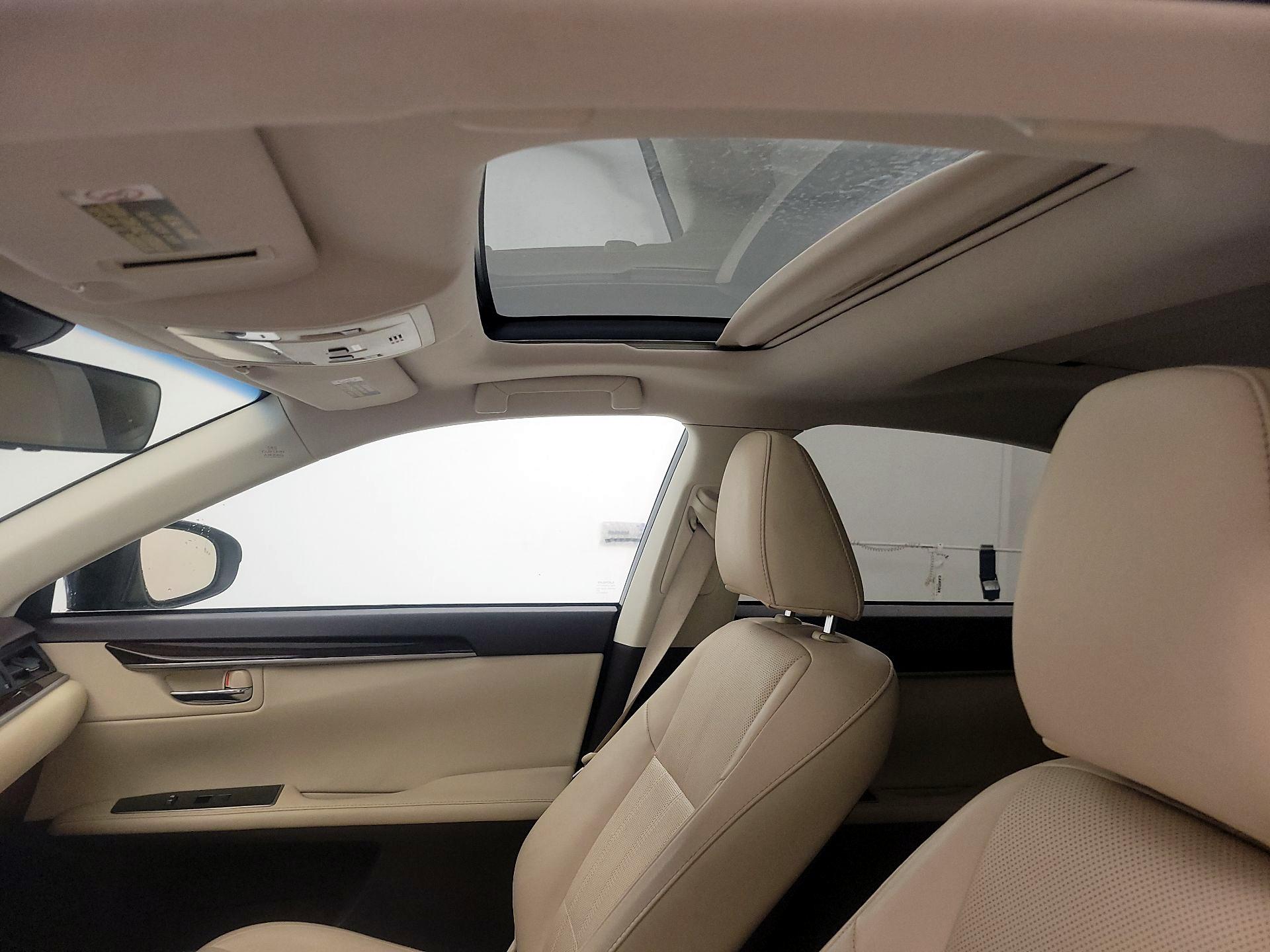 Thumbnail: 2018 Lexus ES - 19