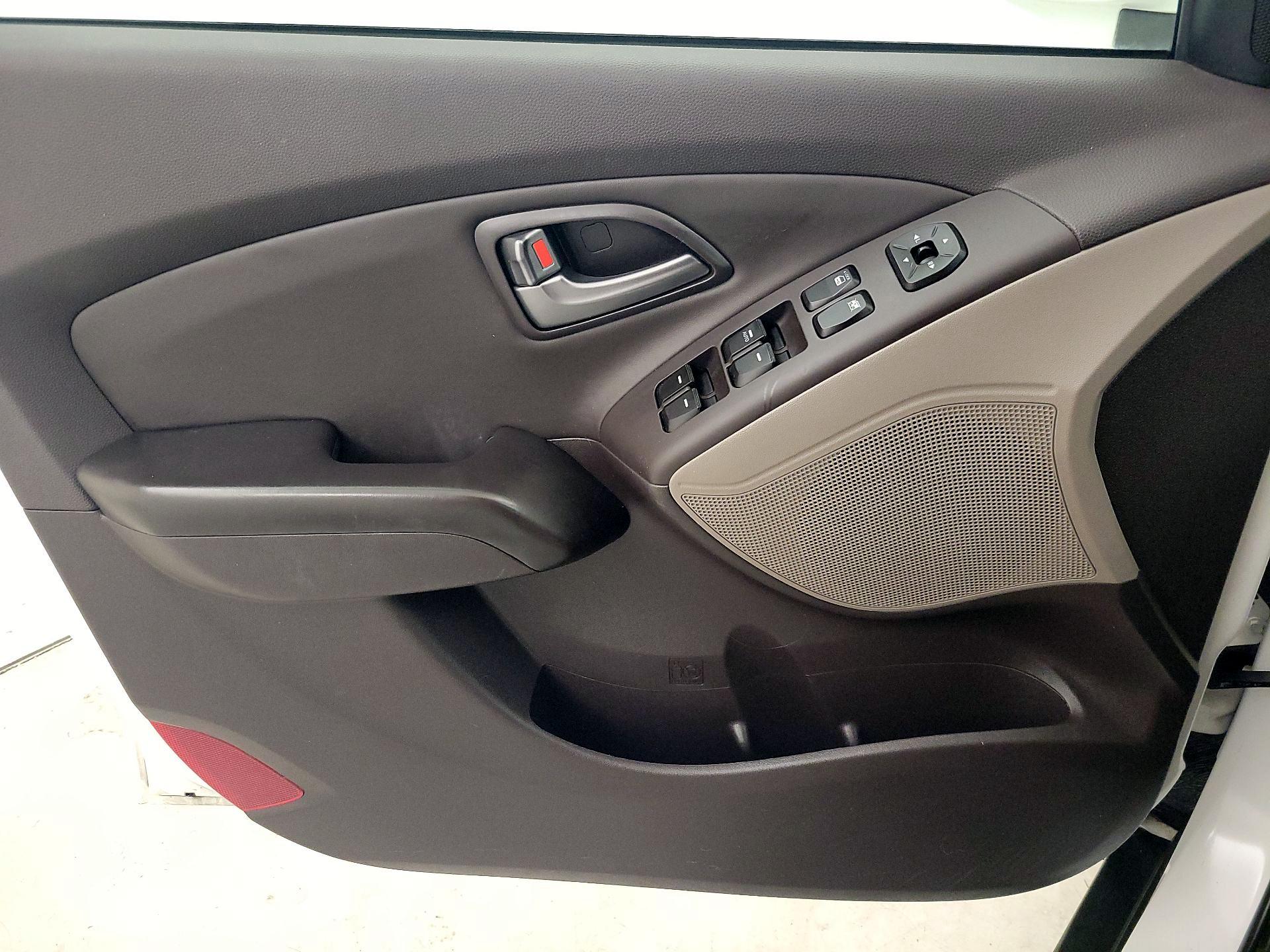 Thumbnail: 2015 Hyundai Tucson - 12