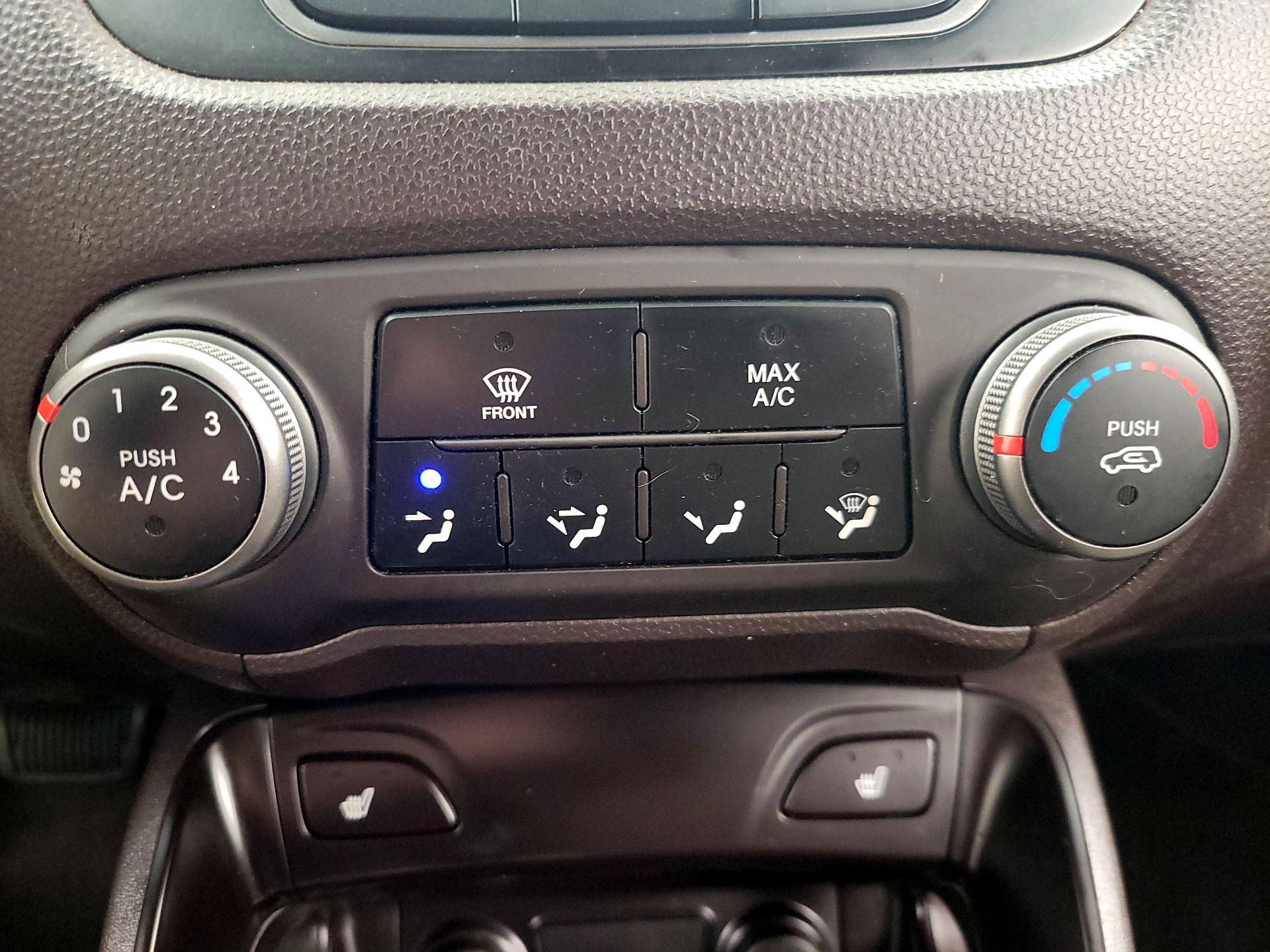 Thumbnail: 2015 Hyundai Tucson - 16