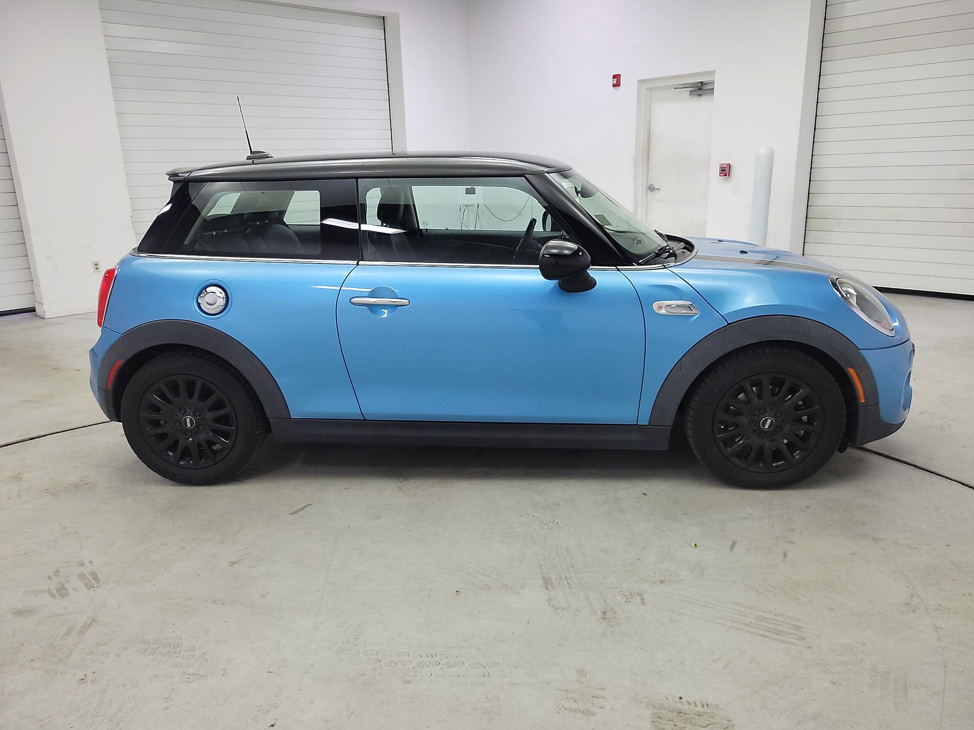 Thumbnail: 2016 MINI Cooper Hardtop - 4