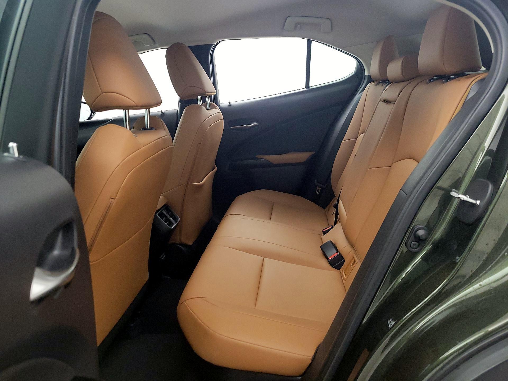 Thumbnail: 2021 Lexus UX - 19