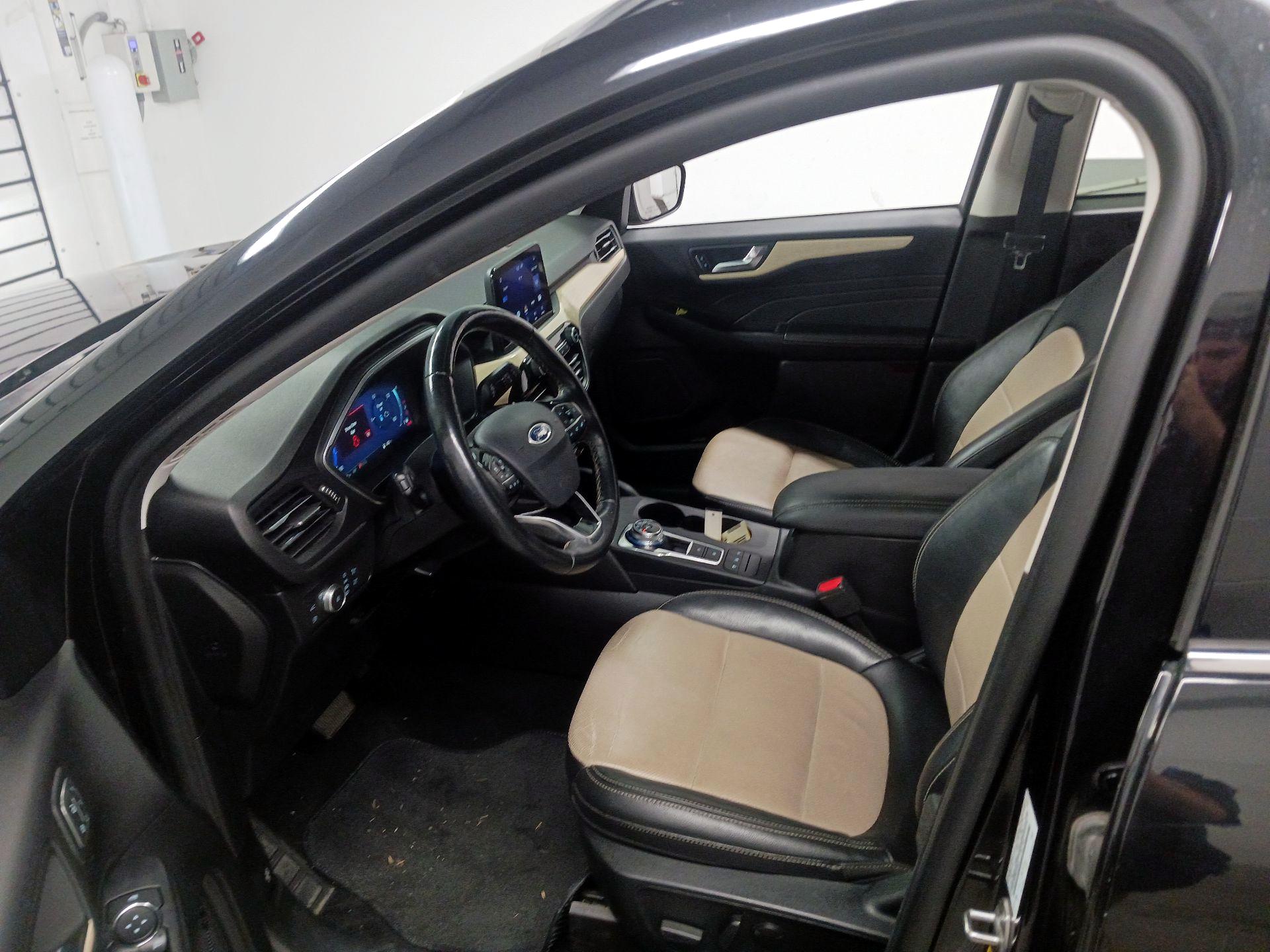 Thumbnail: 2021 Ford Escape - 9