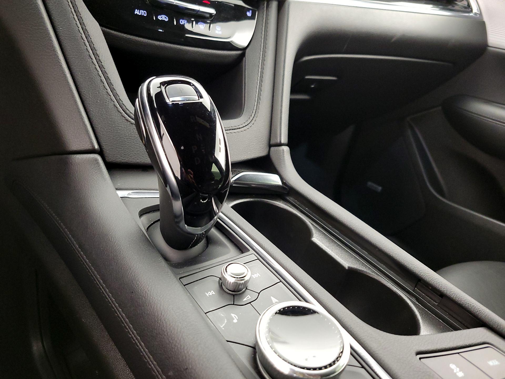 Thumbnail: 2025 Cadillac XT5 - 17