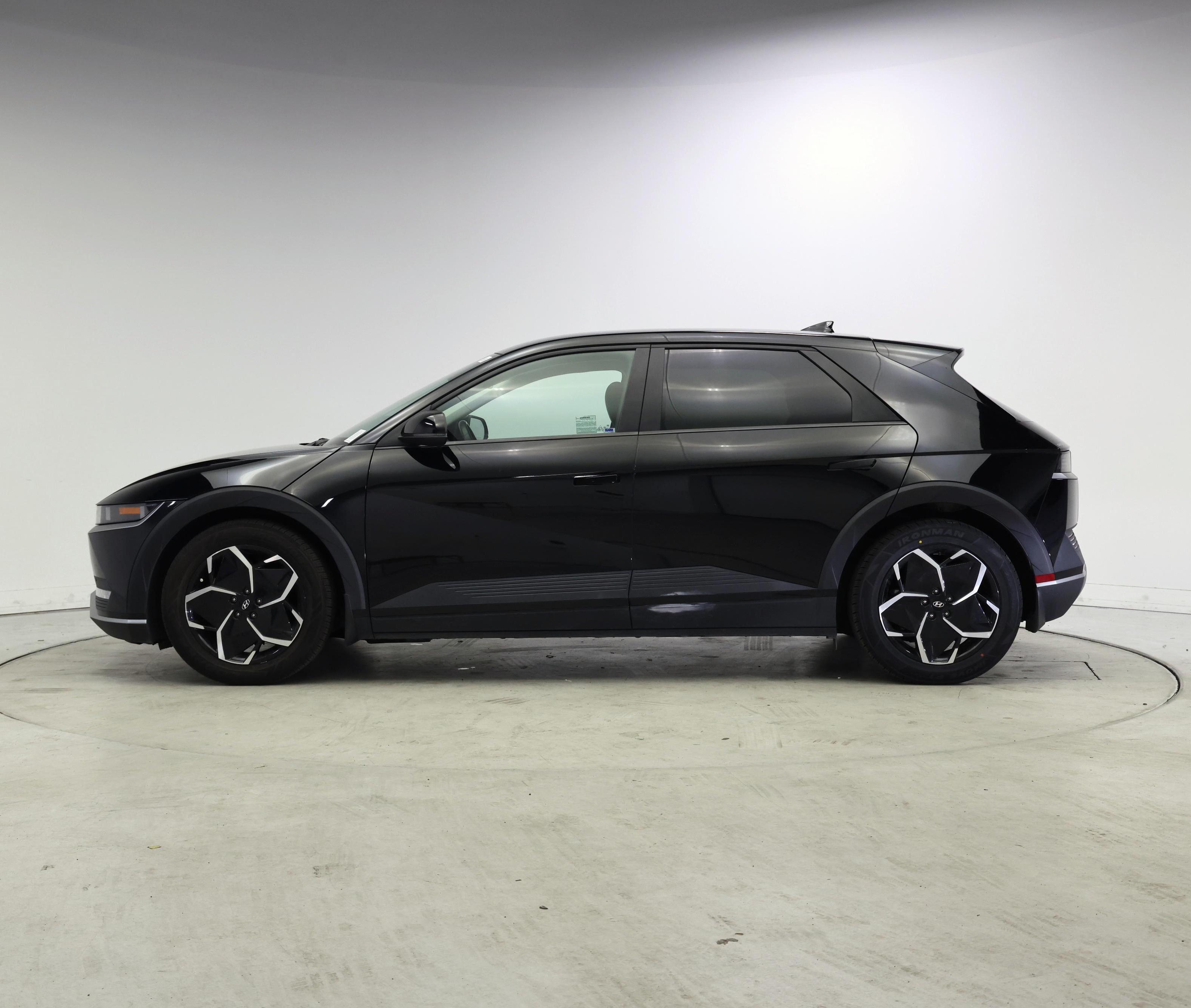 Thumbnail: 2023 Hyundai Ioniq 5 - 3