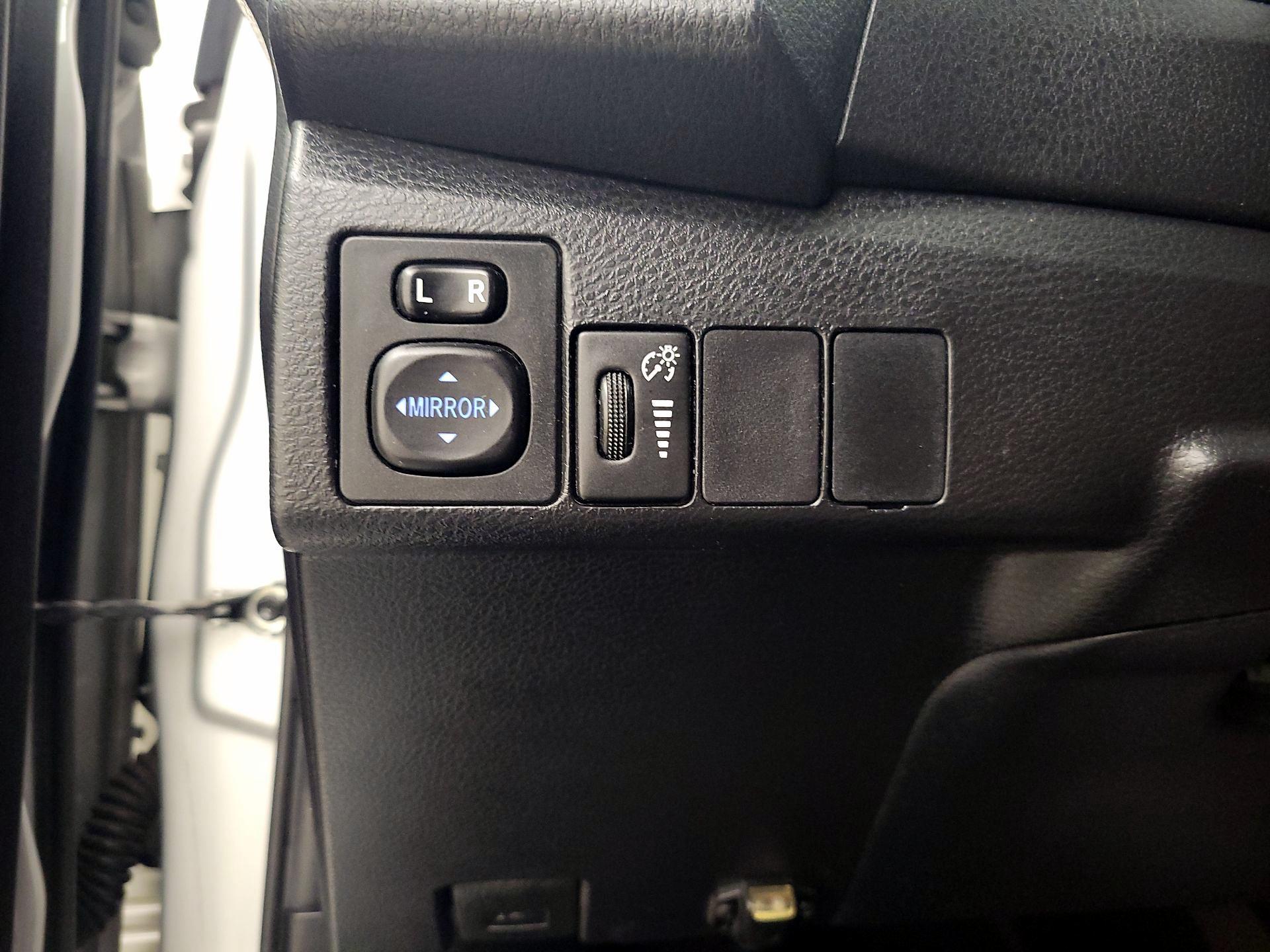 Thumbnail: 2016 Toyota Corolla - 13