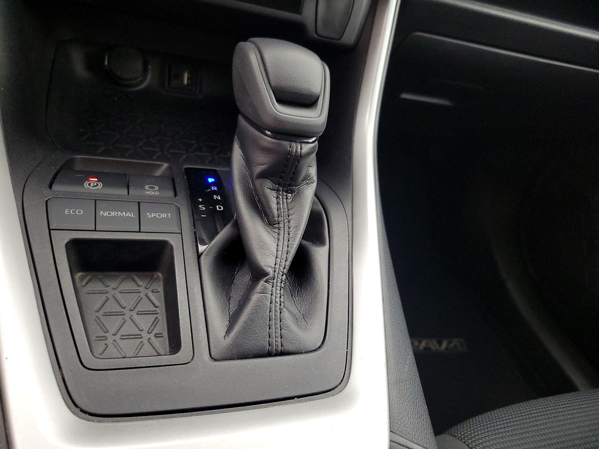 Thumbnail: 2019 Toyota RAV4 - 17