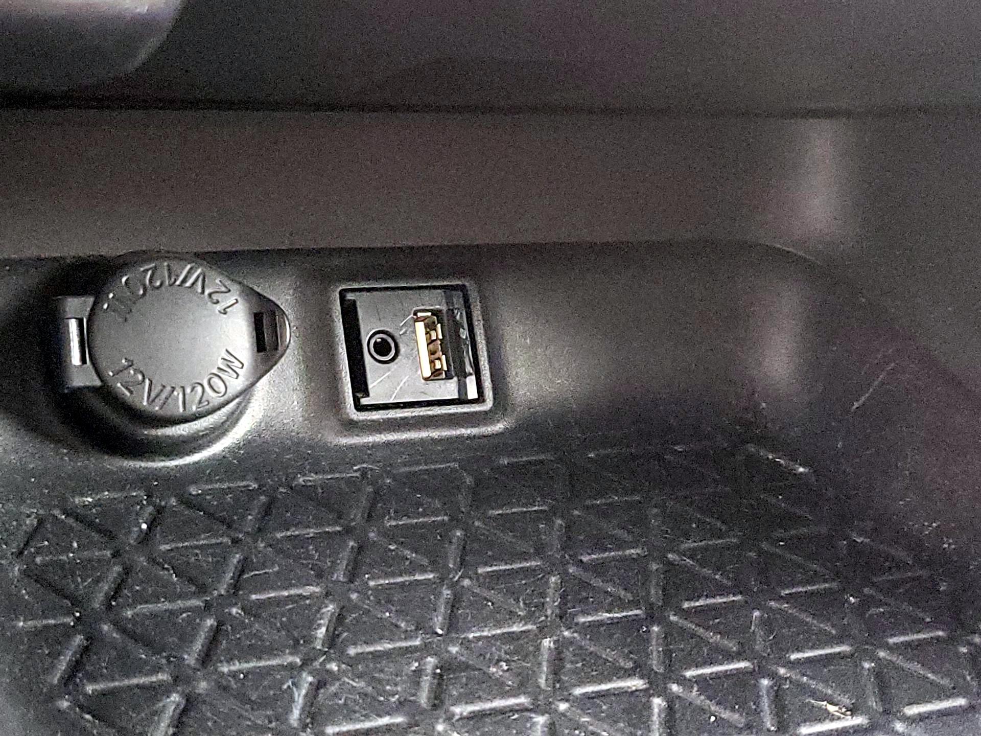 Thumbnail: 2019 Toyota RAV4 - 18