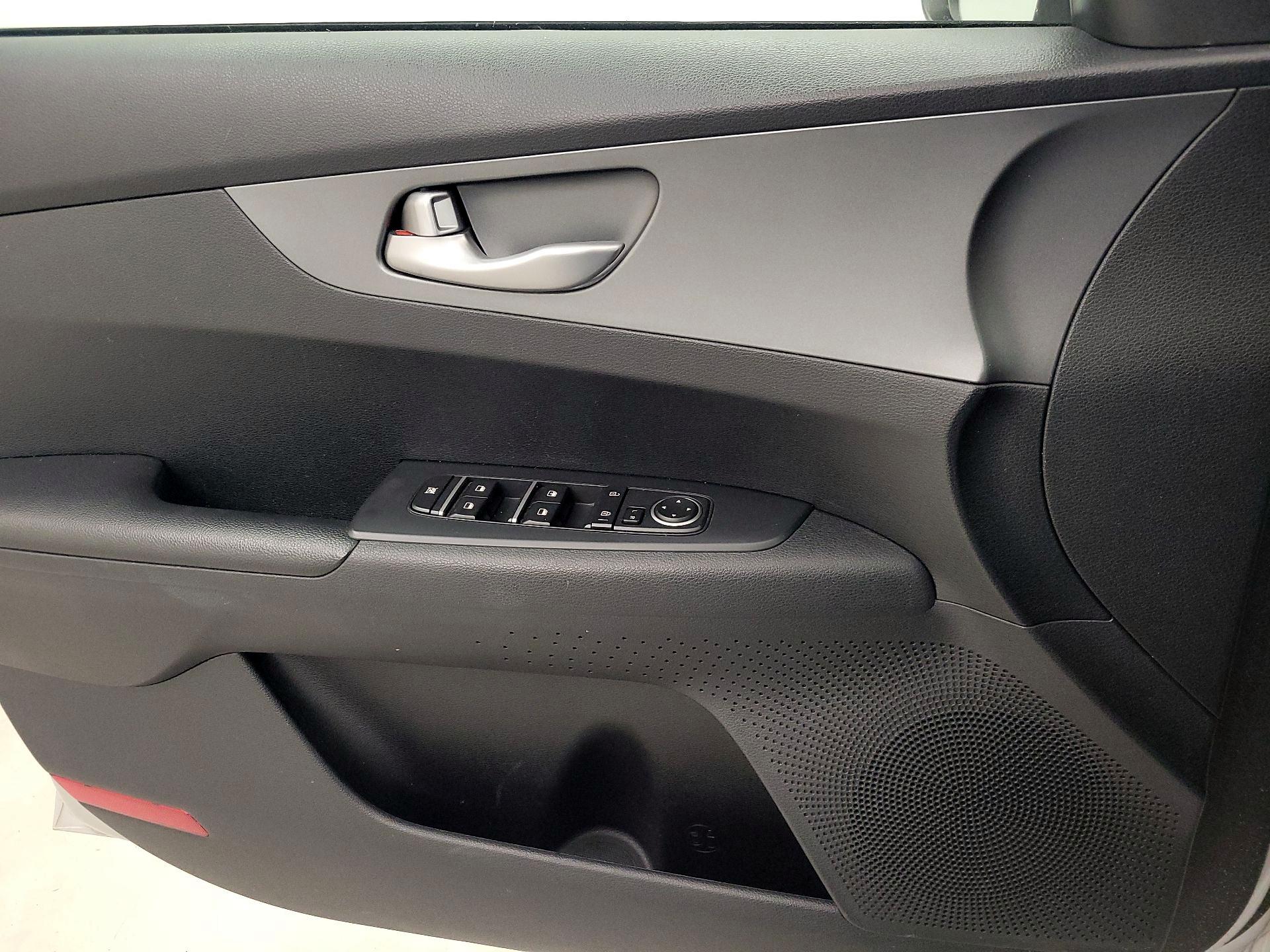 Thumbnail: 2019 Kia Forte - 10