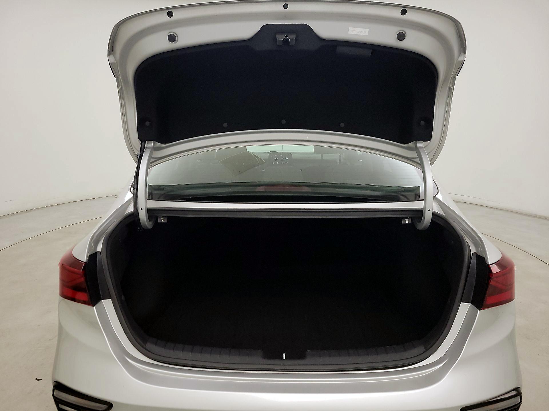 Thumbnail: 2019 Kia Forte - 18