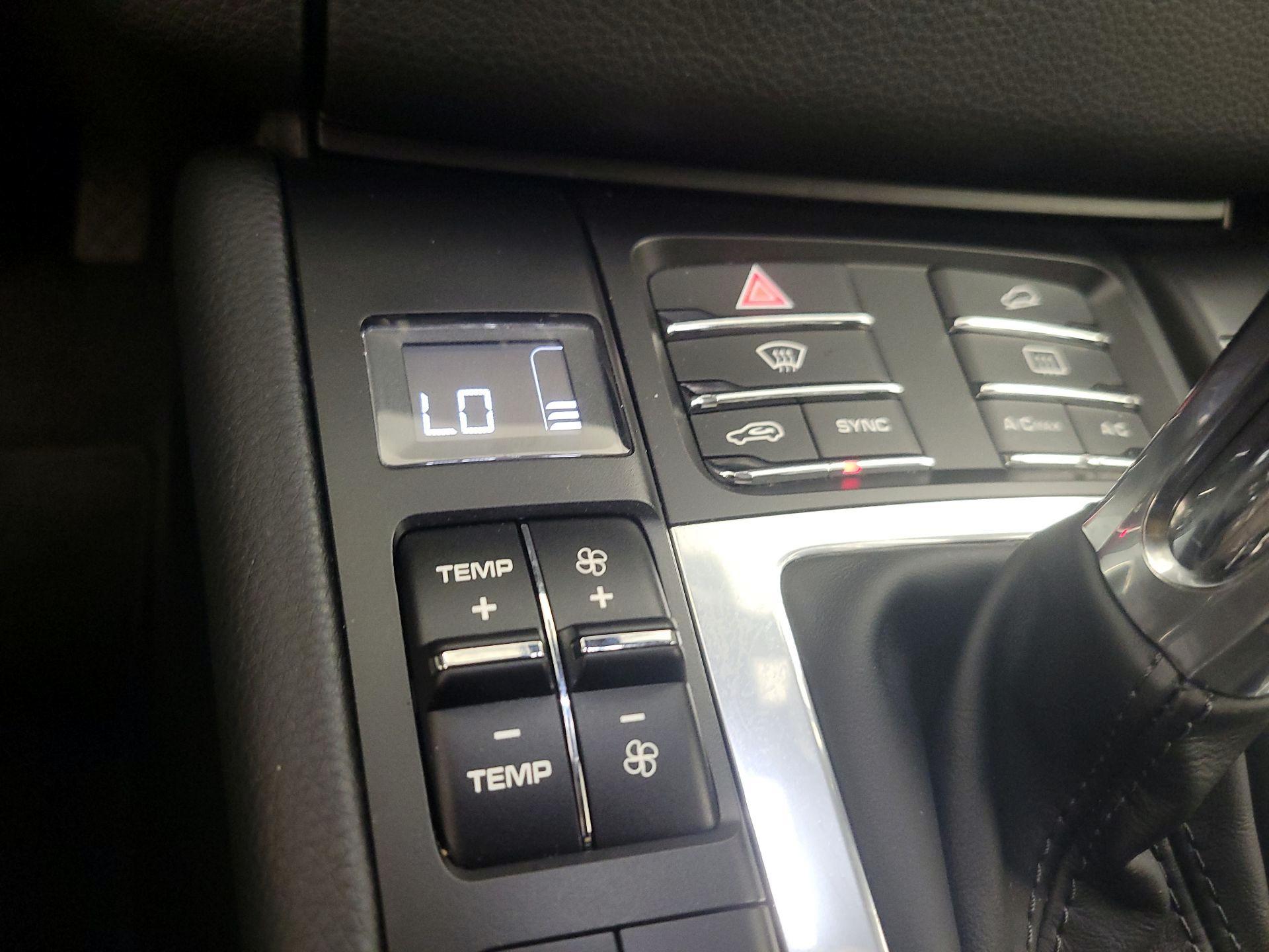 Thumbnail: 2017 Porsche Macan - 16