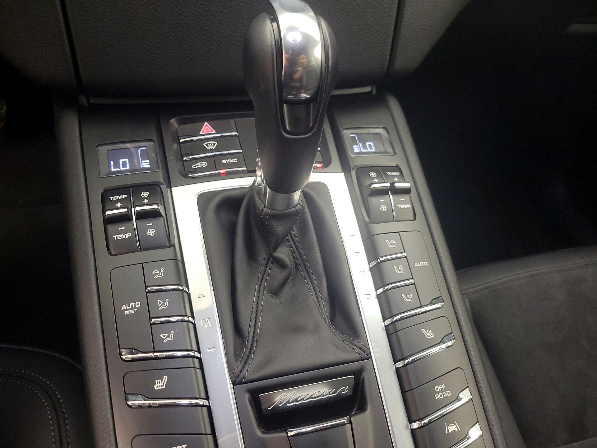 Thumbnail: 2017 Porsche Macan - 17