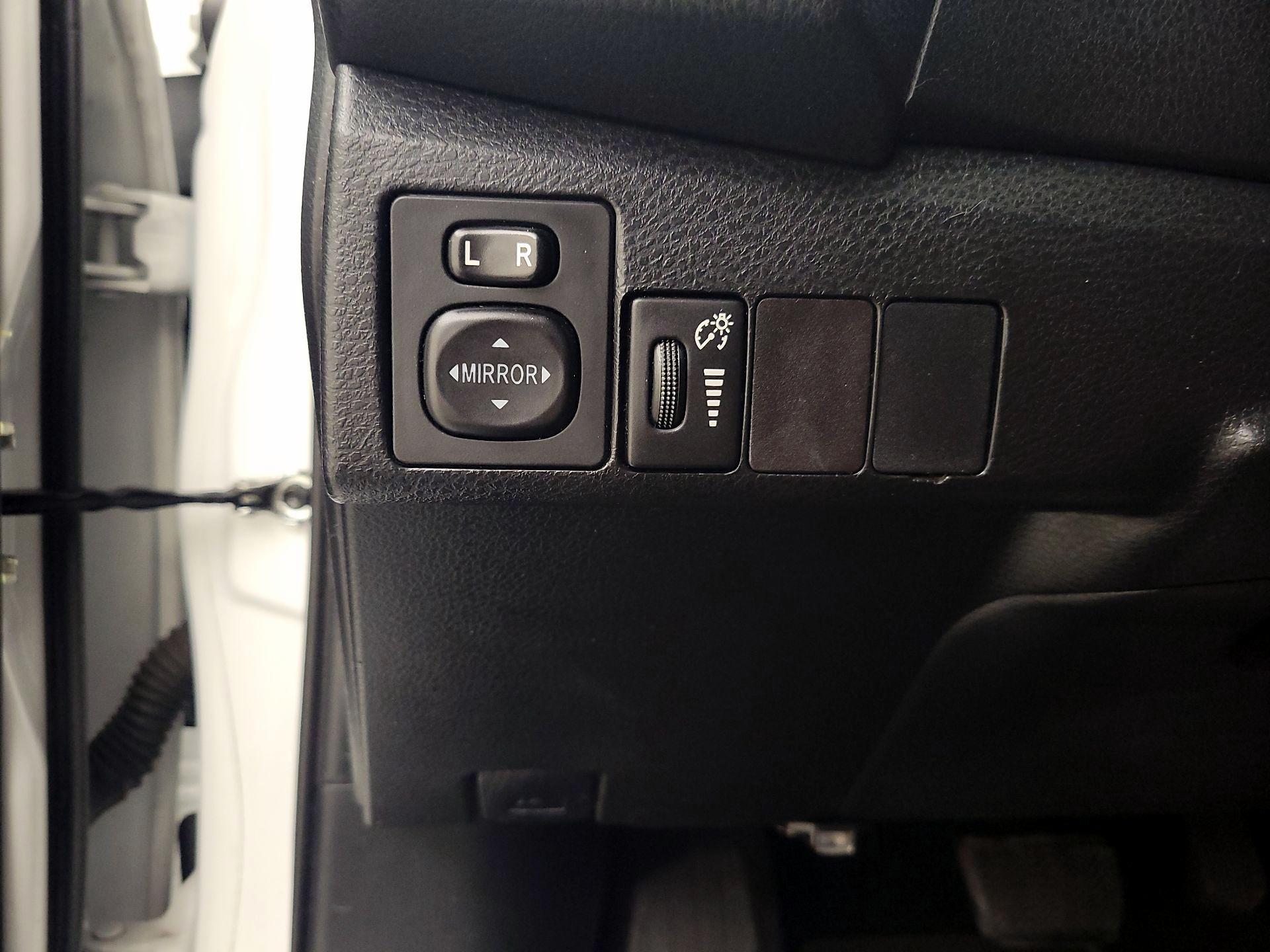 Thumbnail: 2015 Toyota Corolla - 13