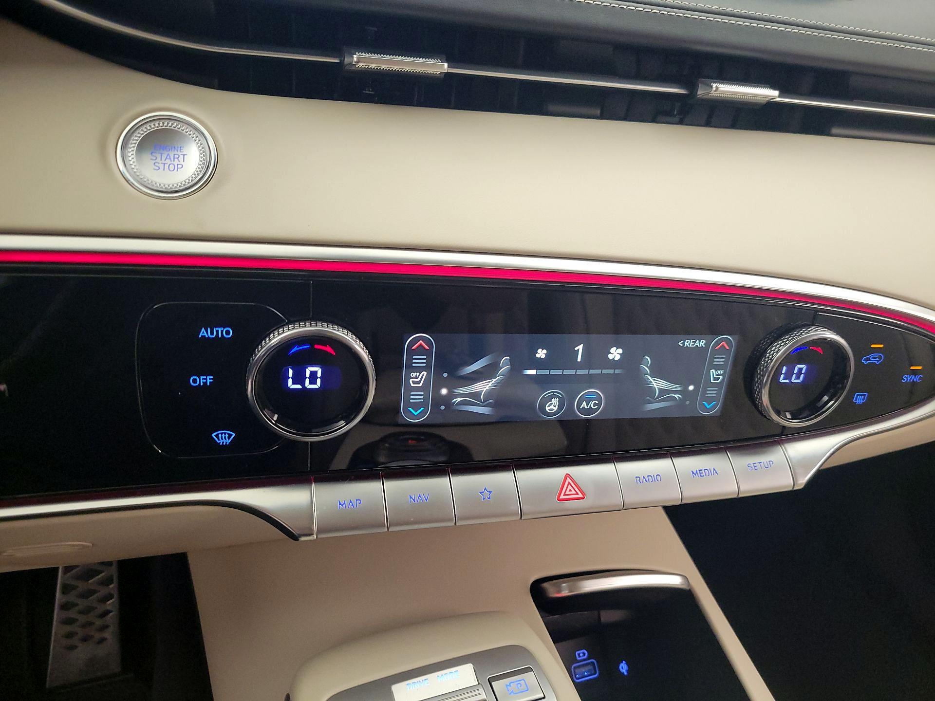 Thumbnail: 2023 Genesis GV70 - 17