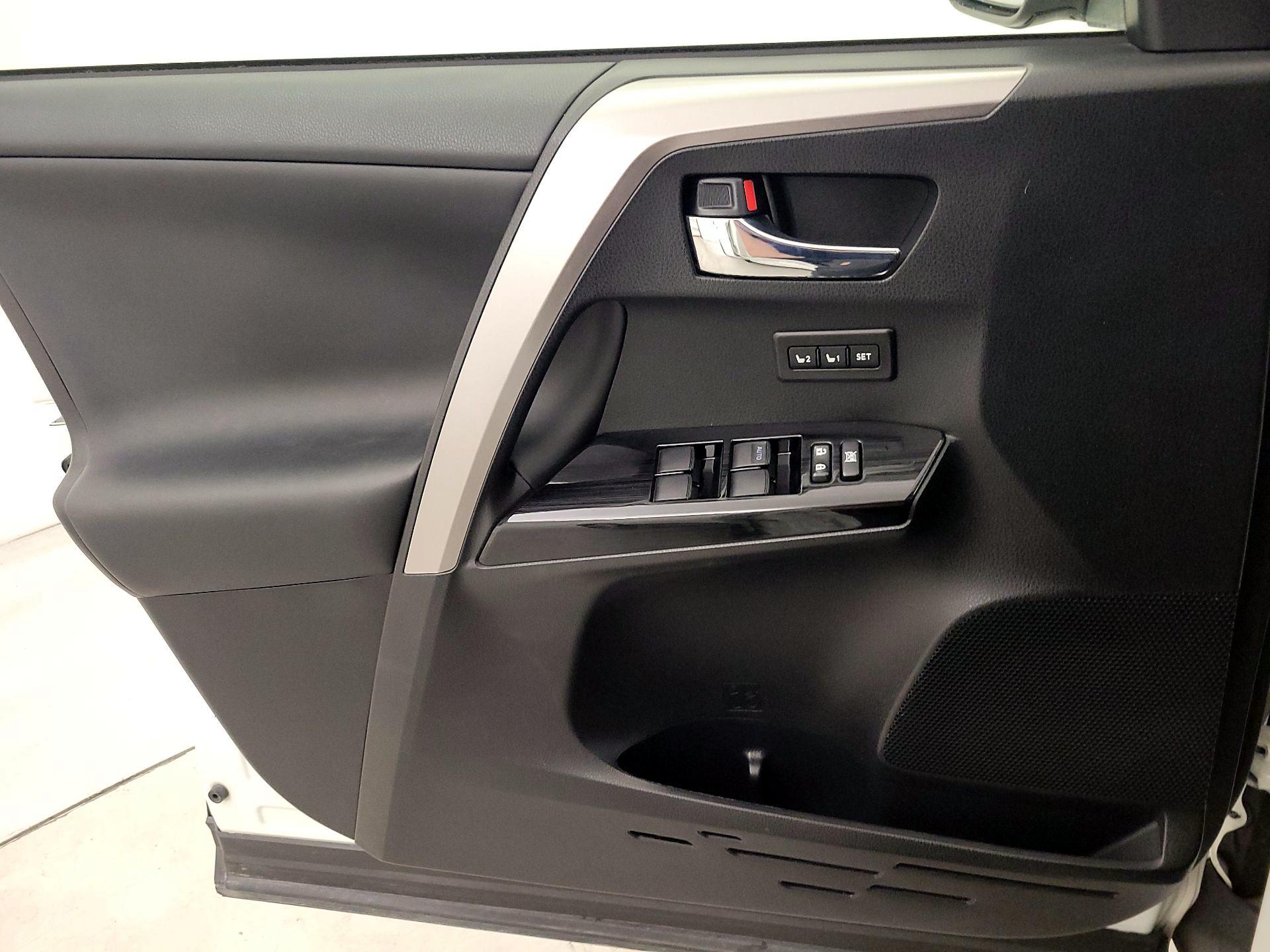 Thumbnail: 2016 Toyota RAV4 - 12