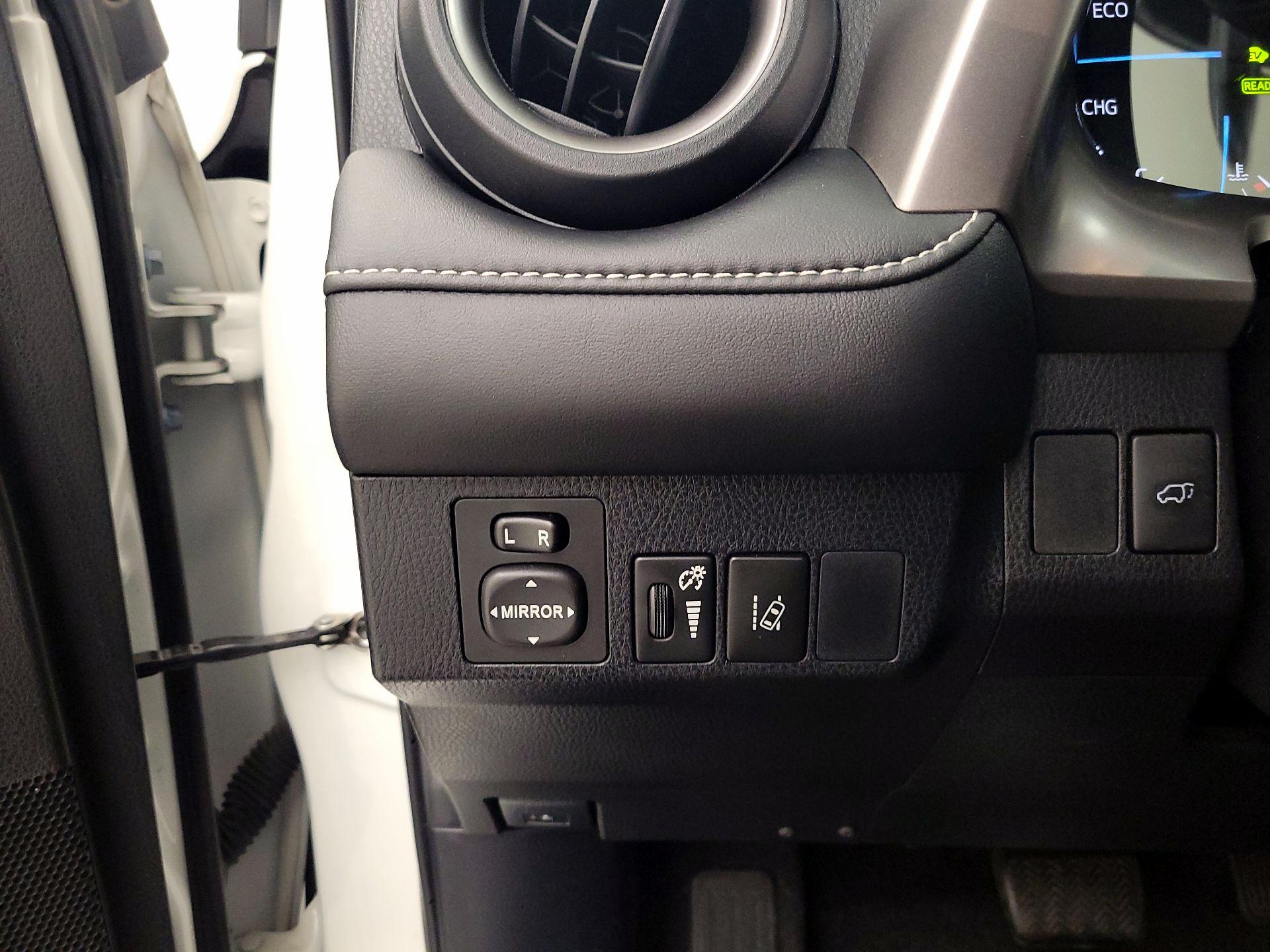 Thumbnail: 2016 Toyota RAV4 - 13