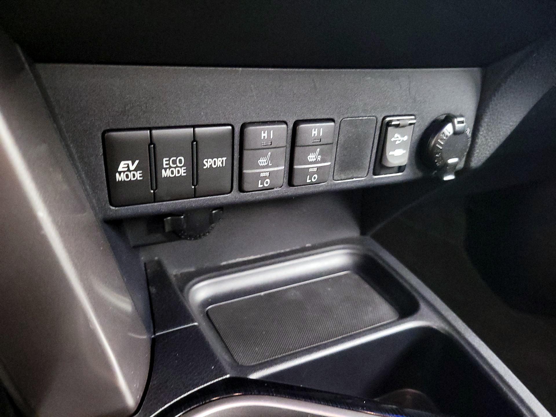 Thumbnail: 2016 Toyota RAV4 - 18