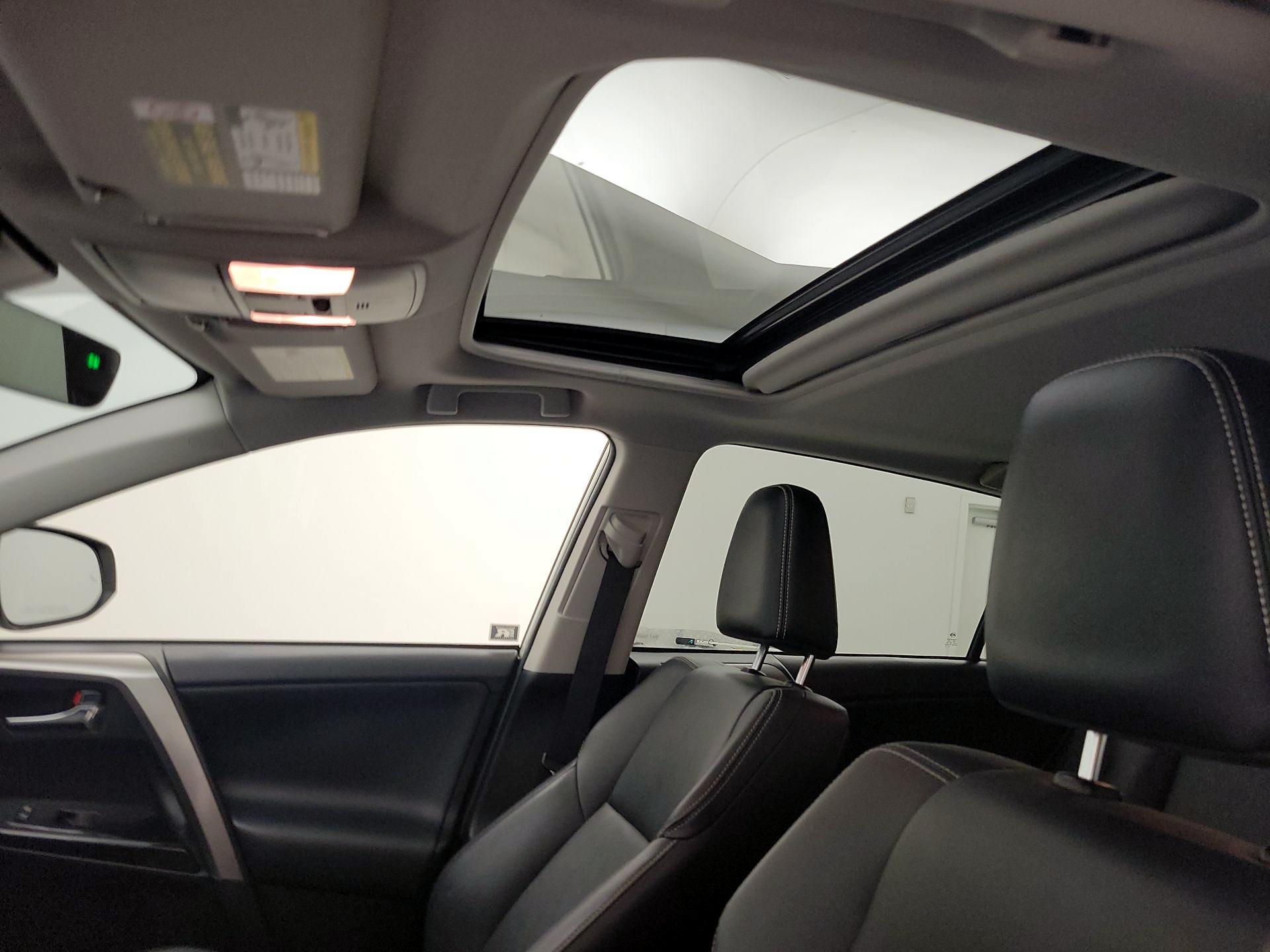 Thumbnail: 2016 Toyota RAV4 - 19