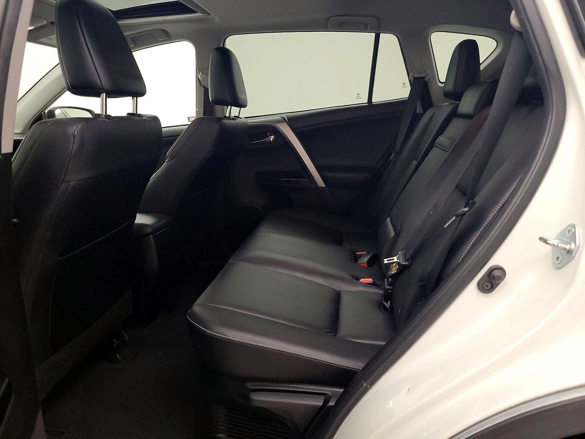 Thumbnail: 2016 Toyota RAV4 - 20