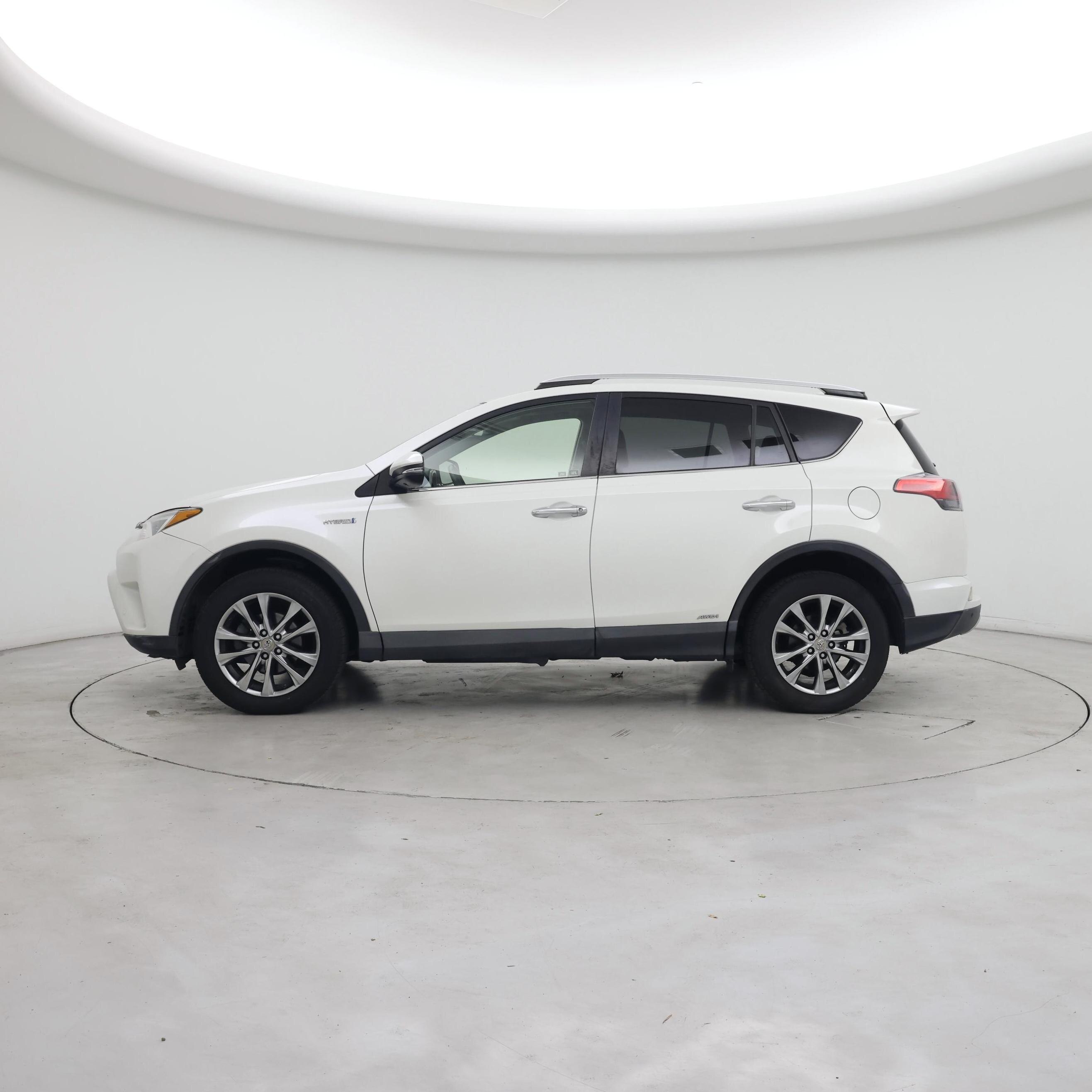 Thumbnail: 2016 Toyota RAV4 - 3