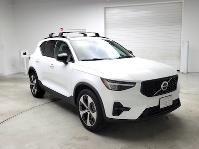 2023 Volvo XC40 B4 Ultimate Dark Theme
